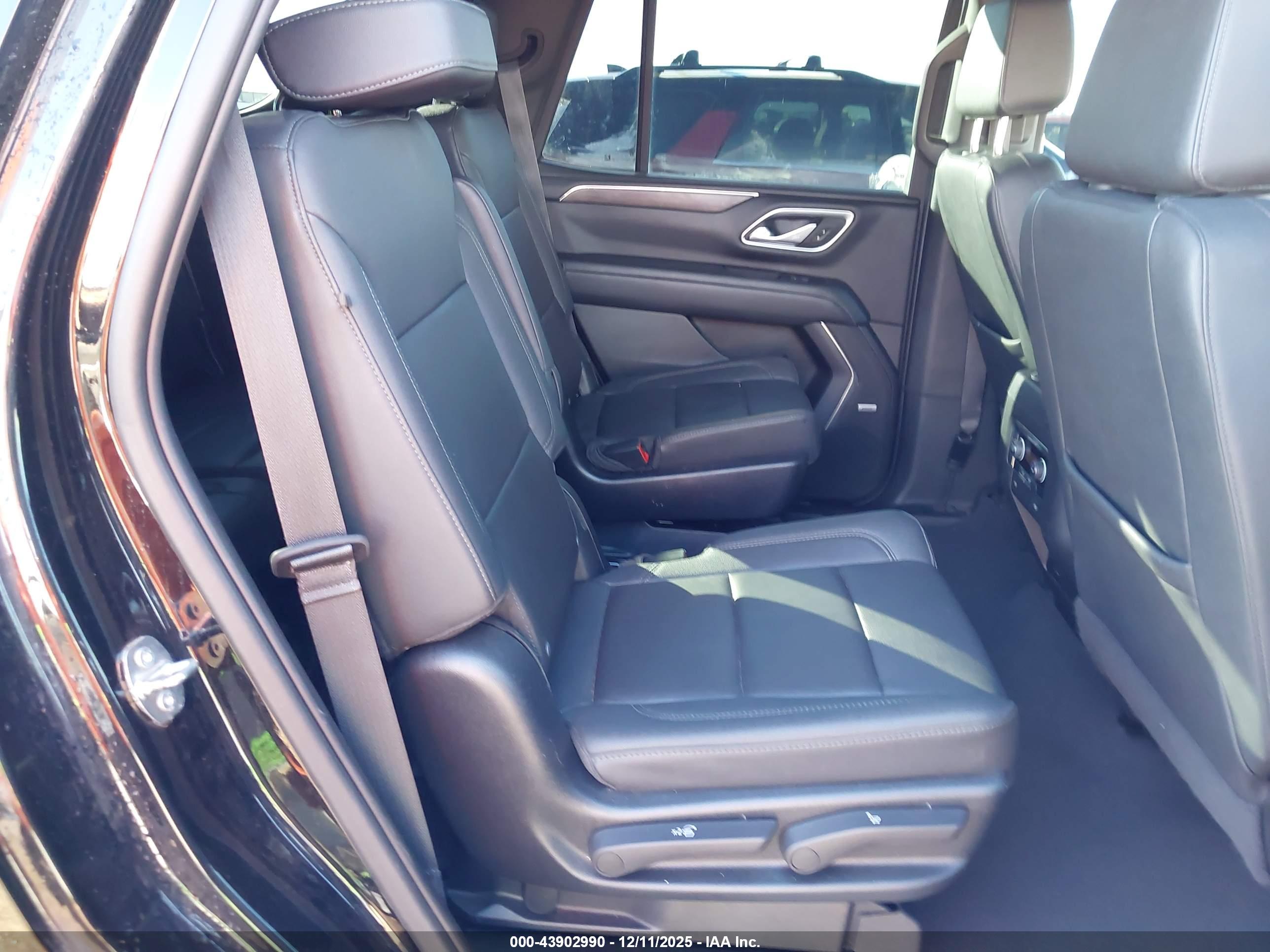 CHEVROLET TAHOE image 8