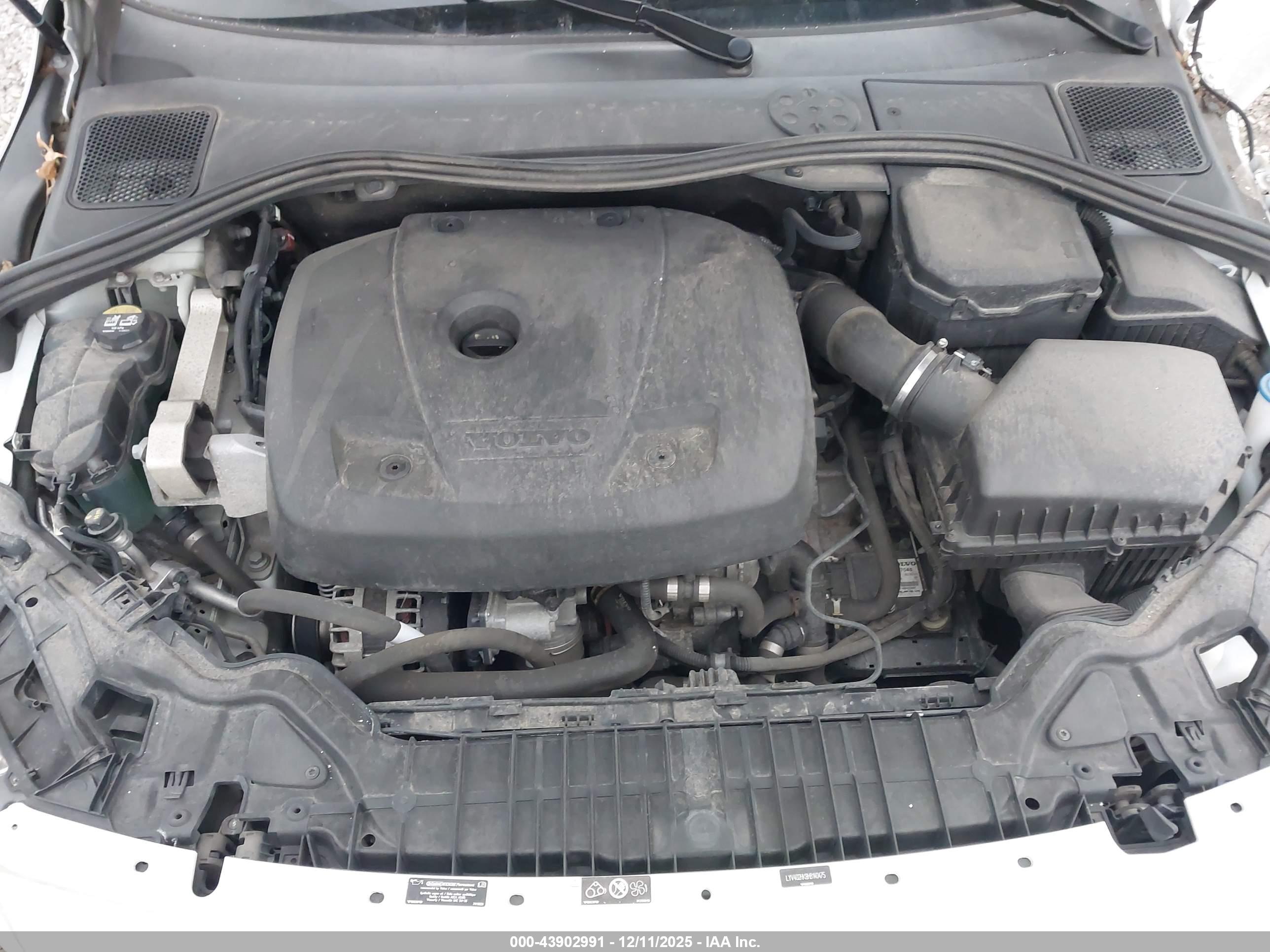 VOLVO S60 image 10