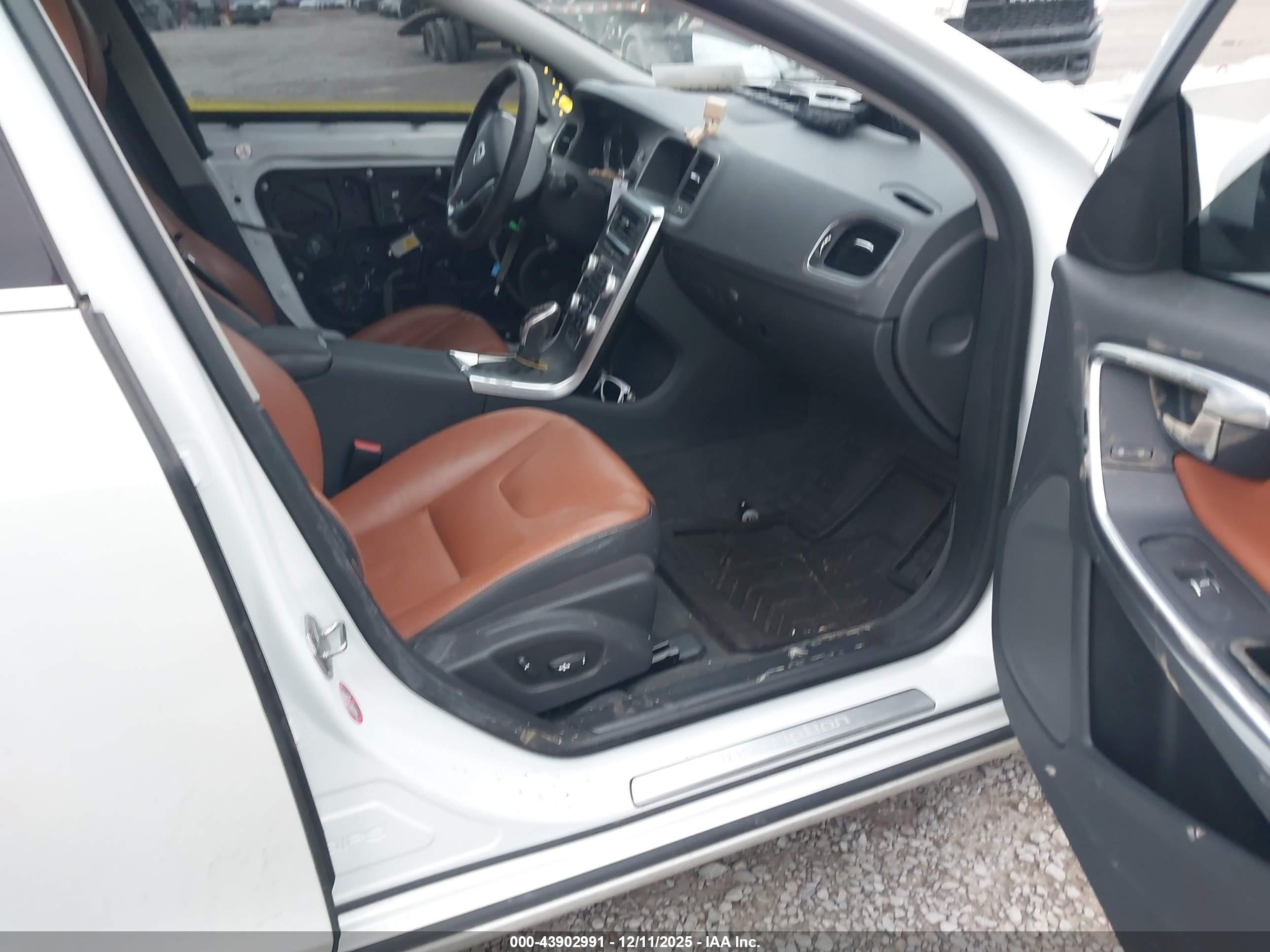 VOLVO S60 image 5