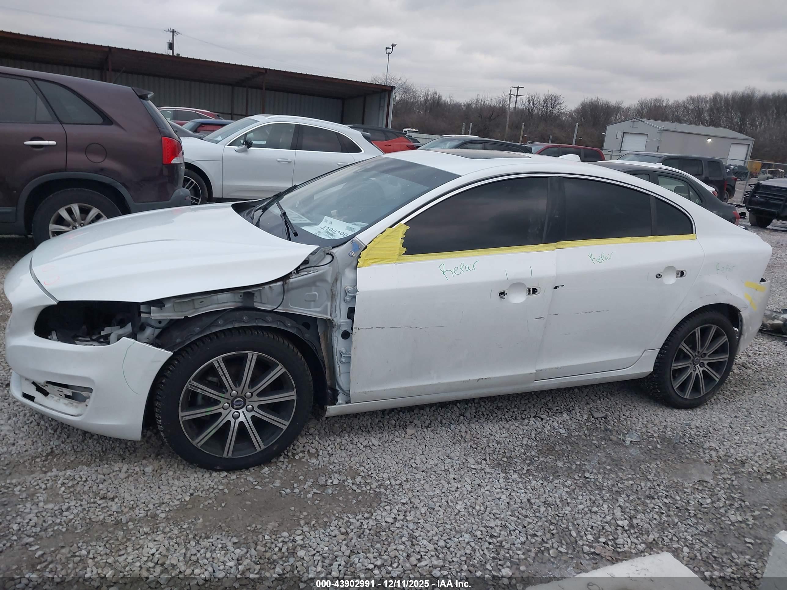 VOLVO S60 image 6