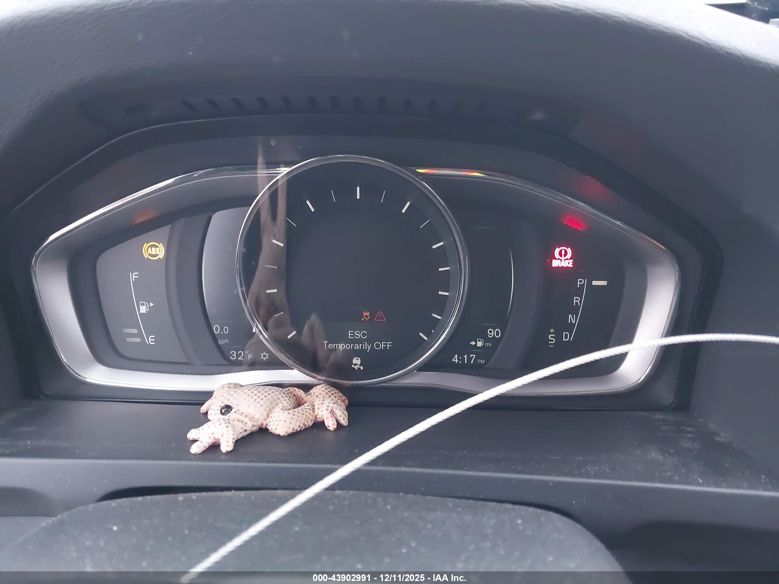 VOLVO S60 image 7