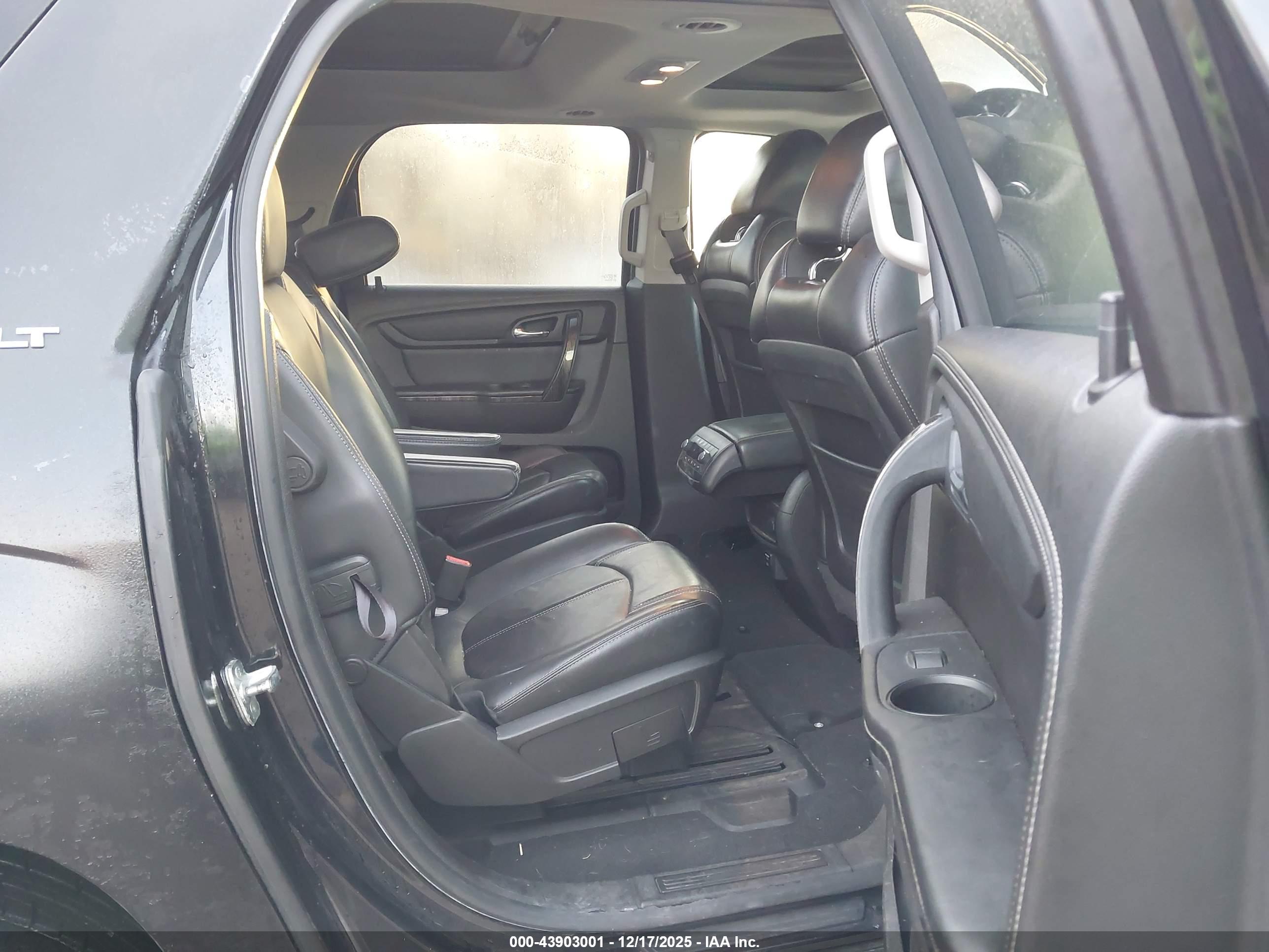 GMC ACADIA image 8