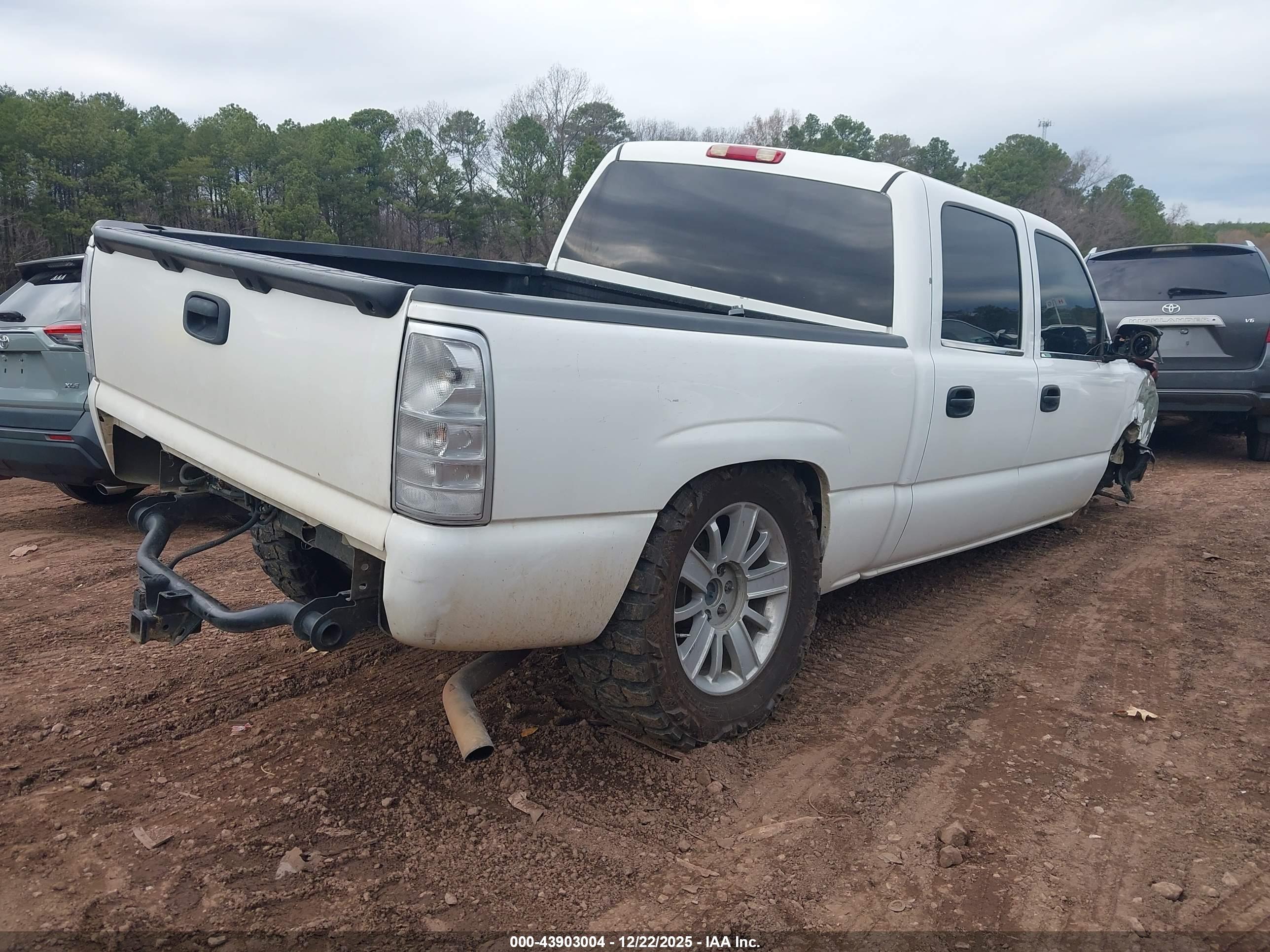 CHEVROLET SILVERADO image 4