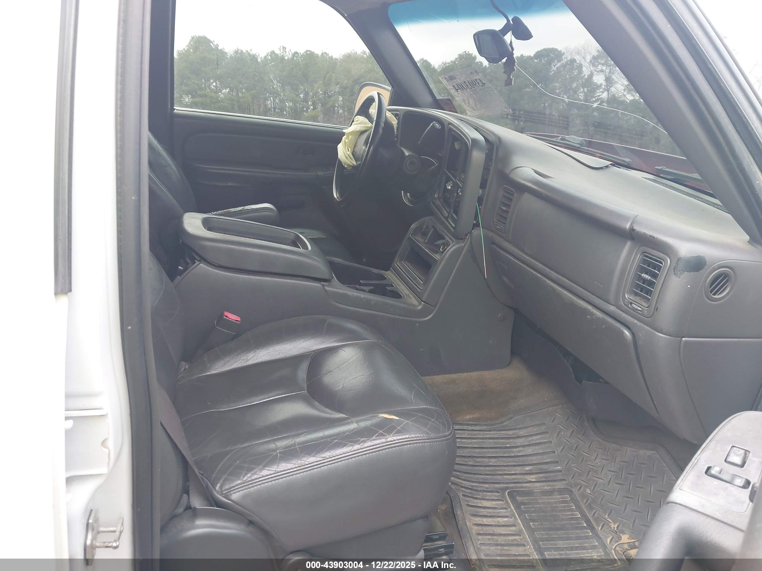 CHEVROLET SILVERADO image 5