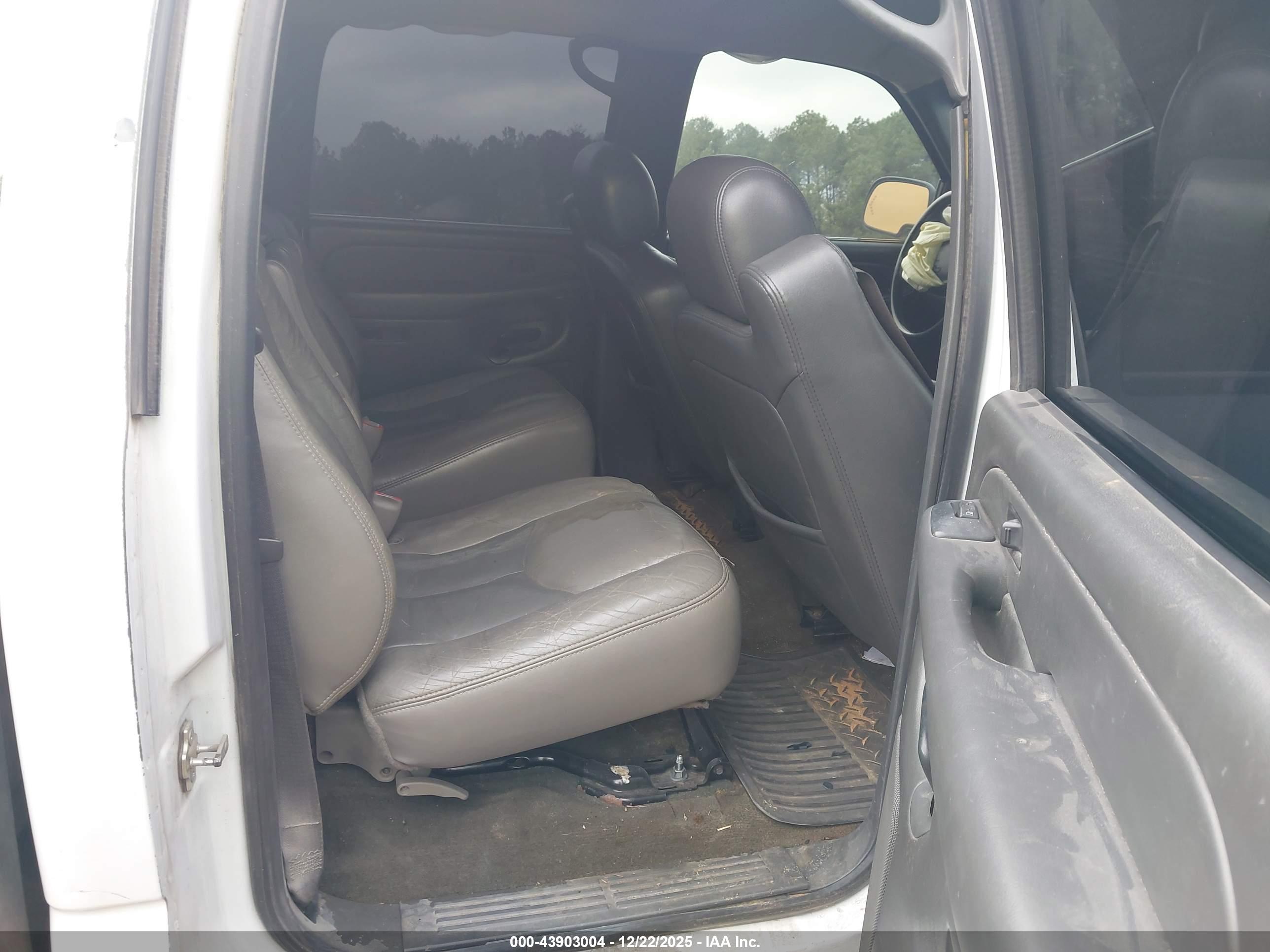 CHEVROLET SILVERADO image 8