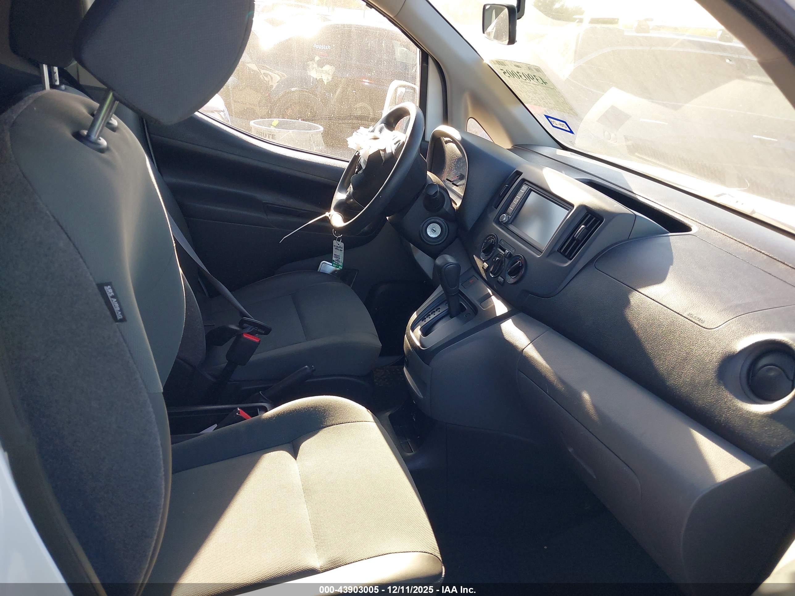 NISSAN NV200 image 5