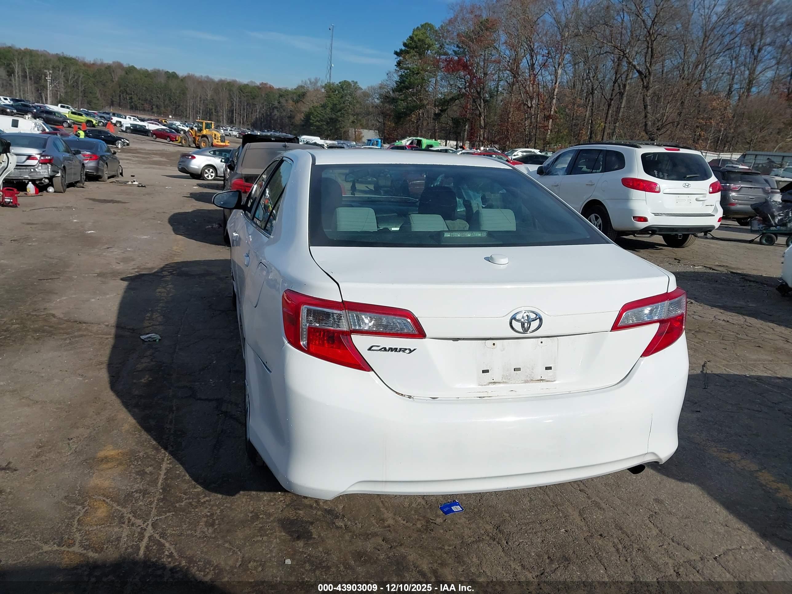 TOYOTA CAMRY image 3