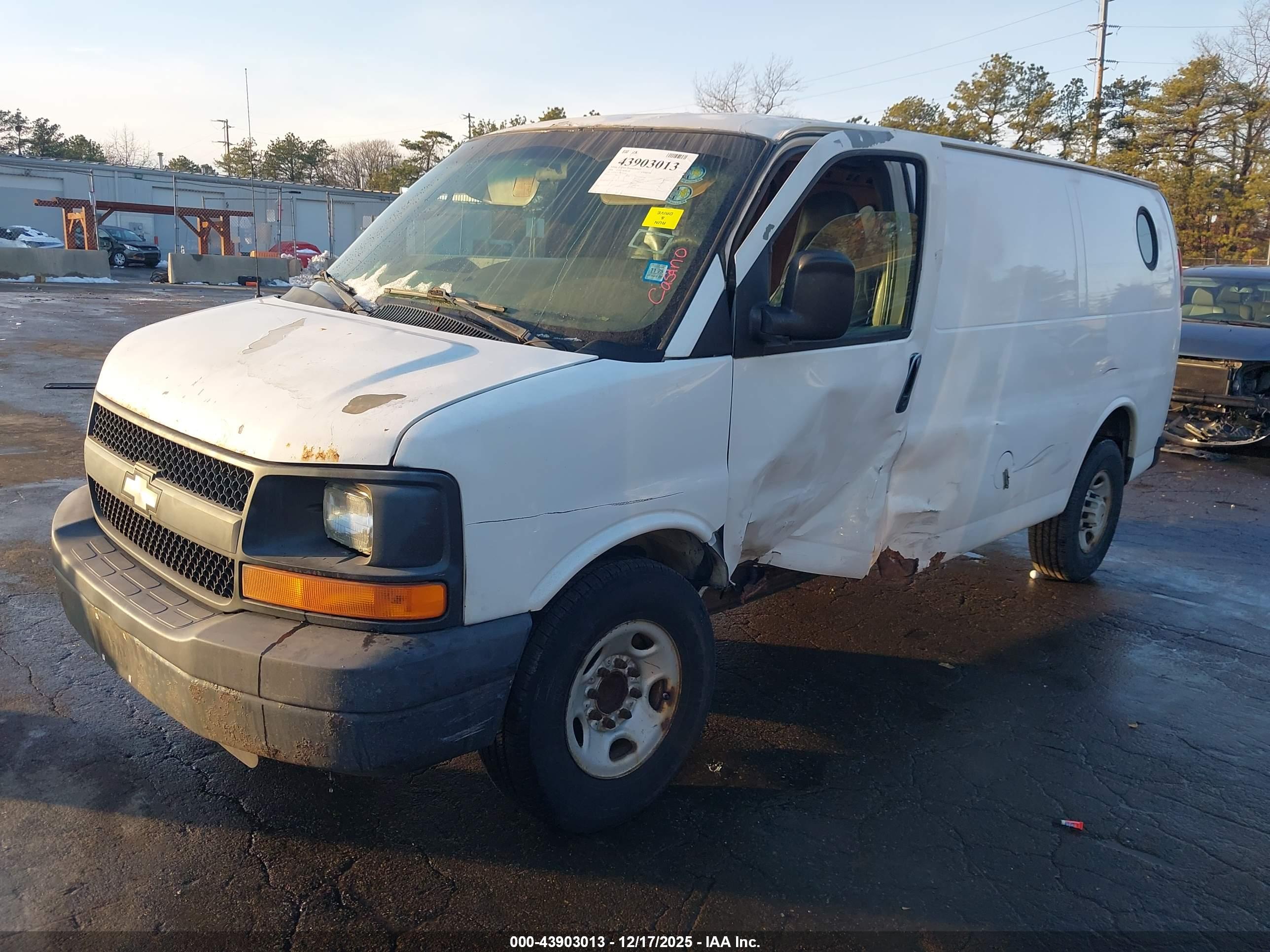 CHEVROLET EXPRESS image 2