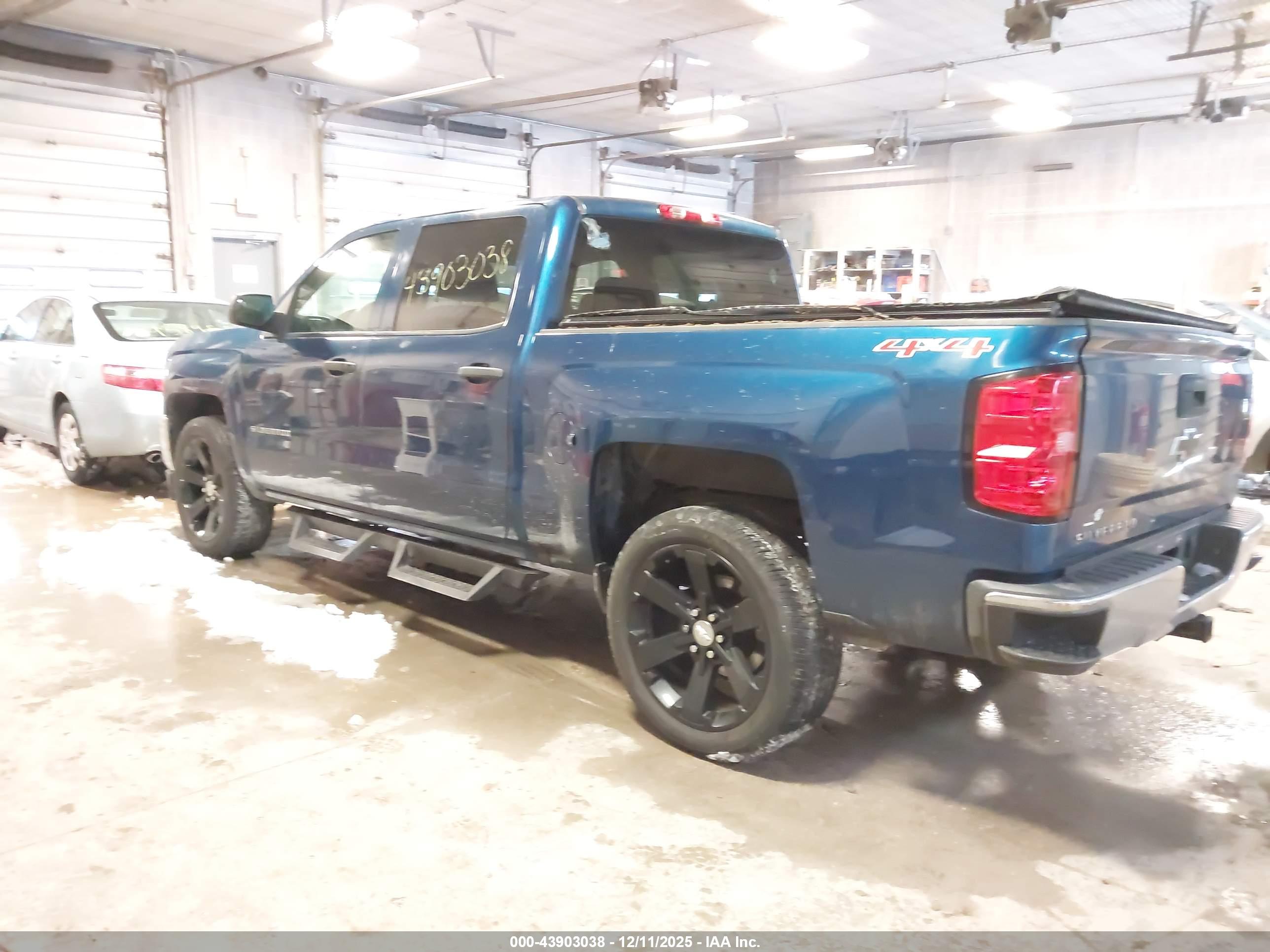 CHEVROLET SILVERADO image 3