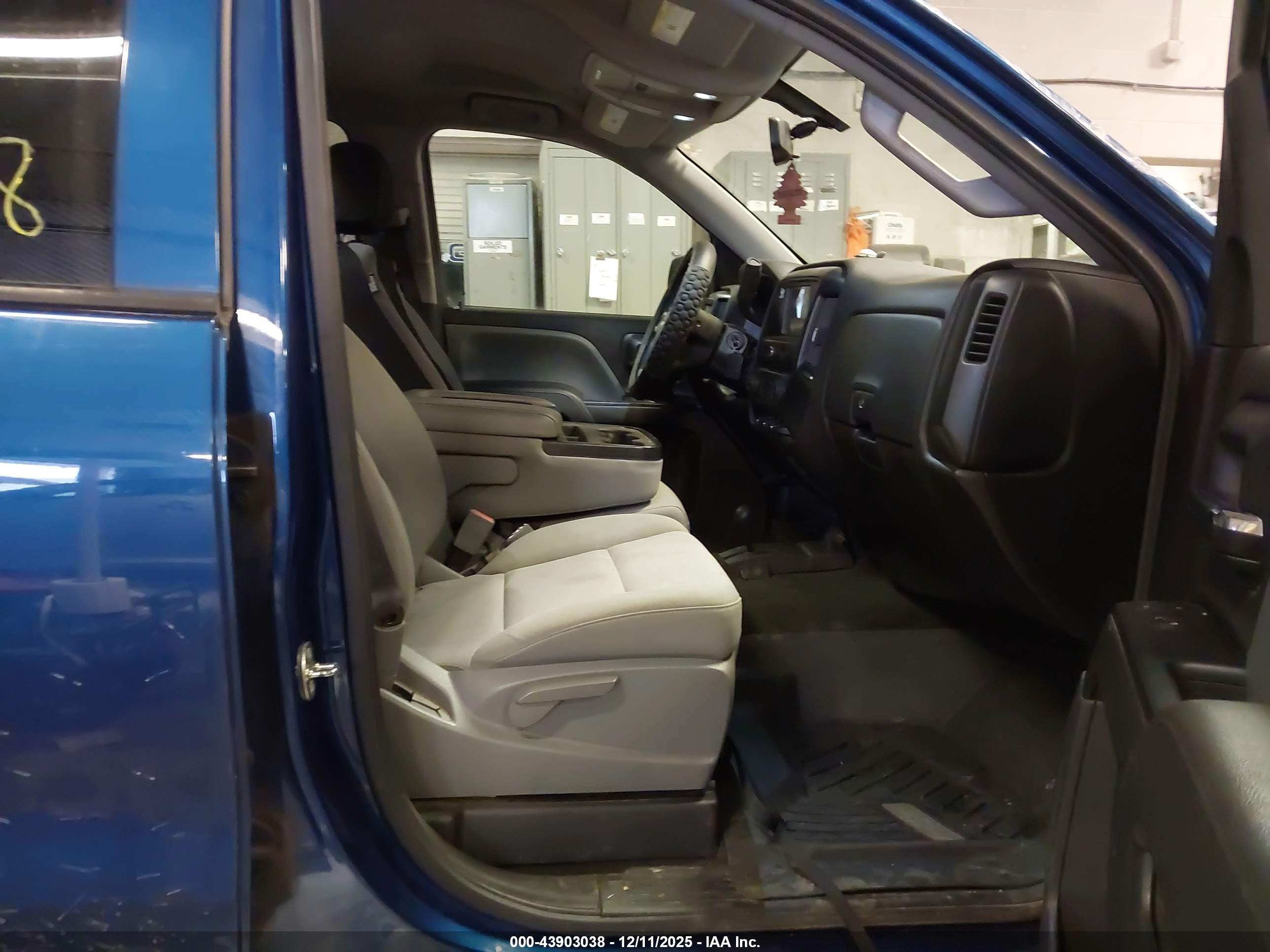 CHEVROLET SILVERADO image 5