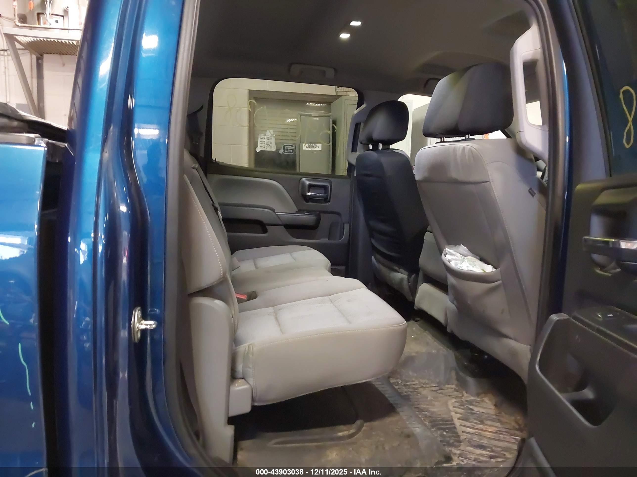 CHEVROLET SILVERADO image 8