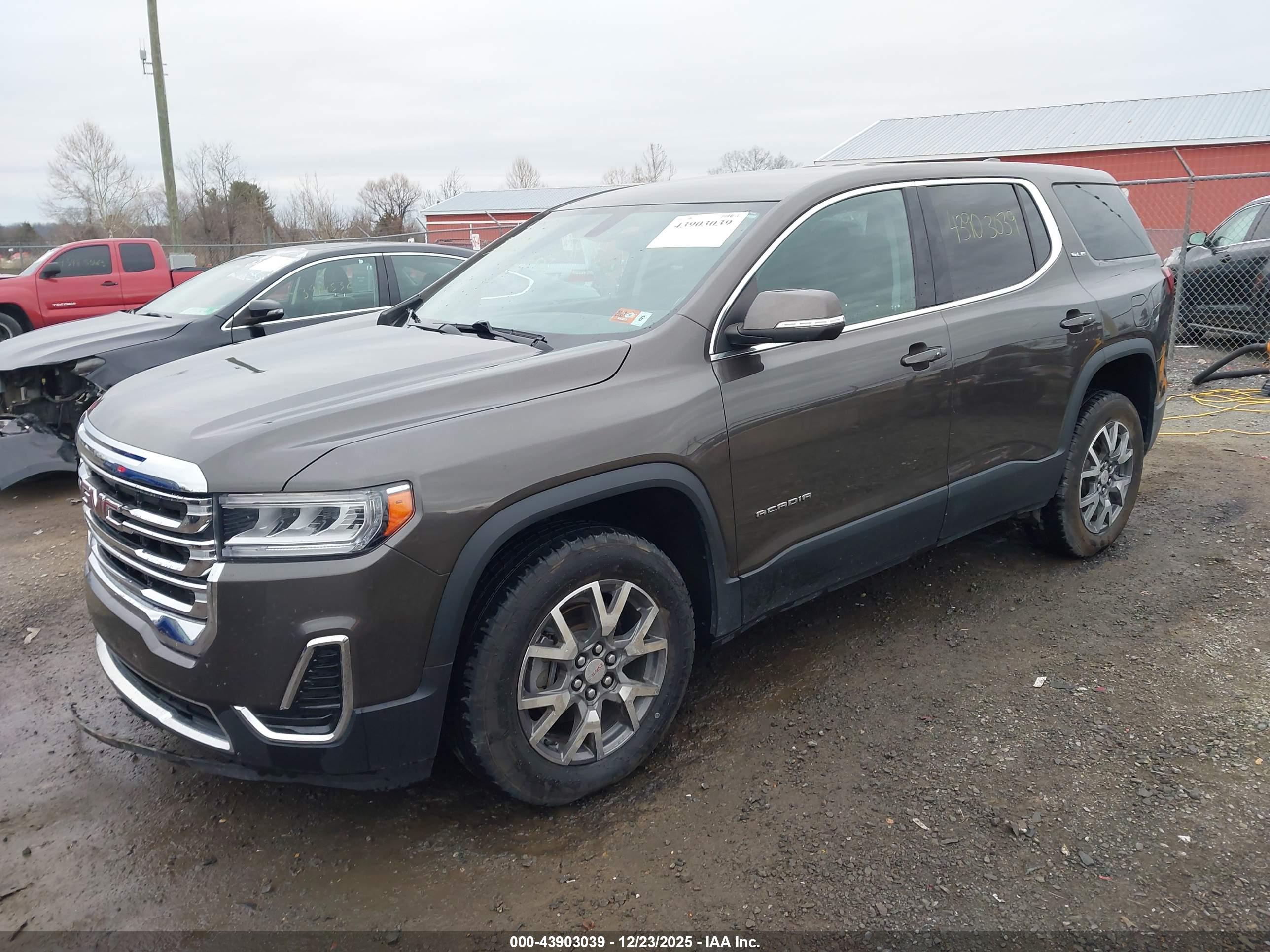 GMC ACADIA image 2
