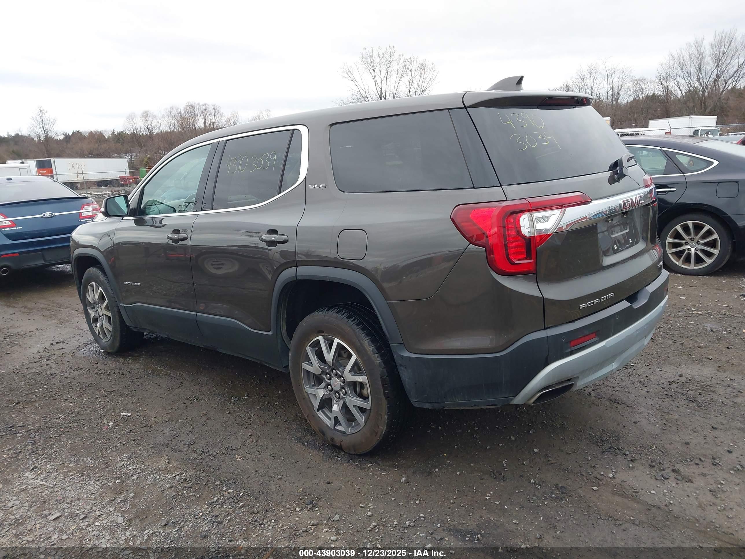 GMC ACADIA image 3