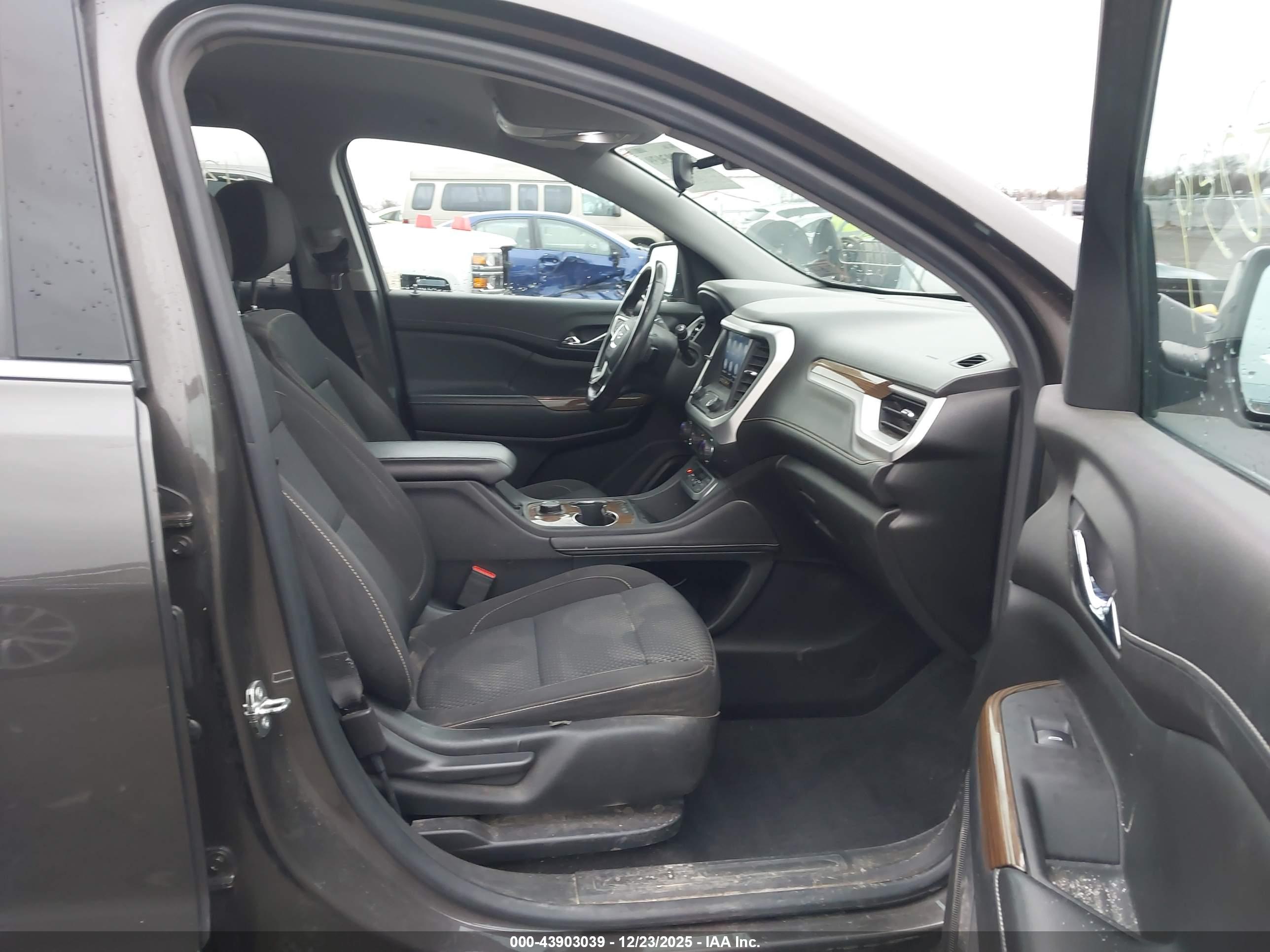 GMC ACADIA image 5
