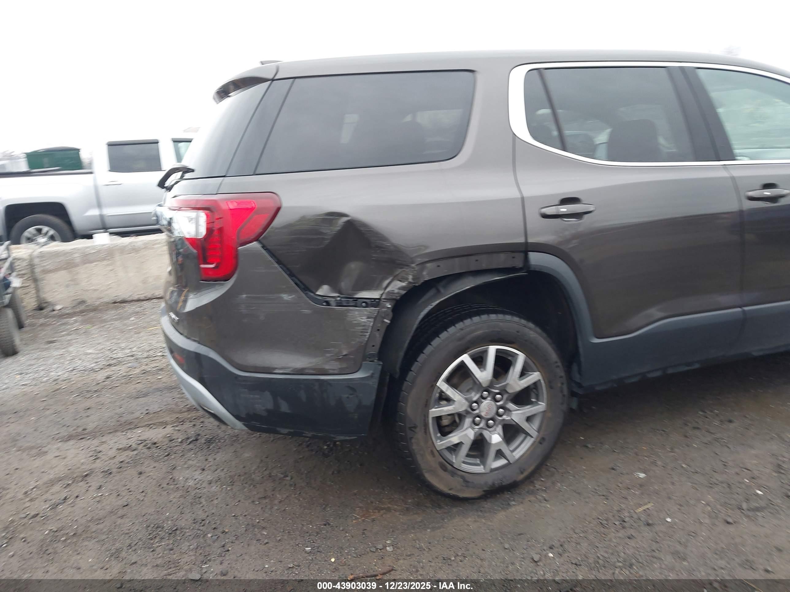 GMC ACADIA image 6