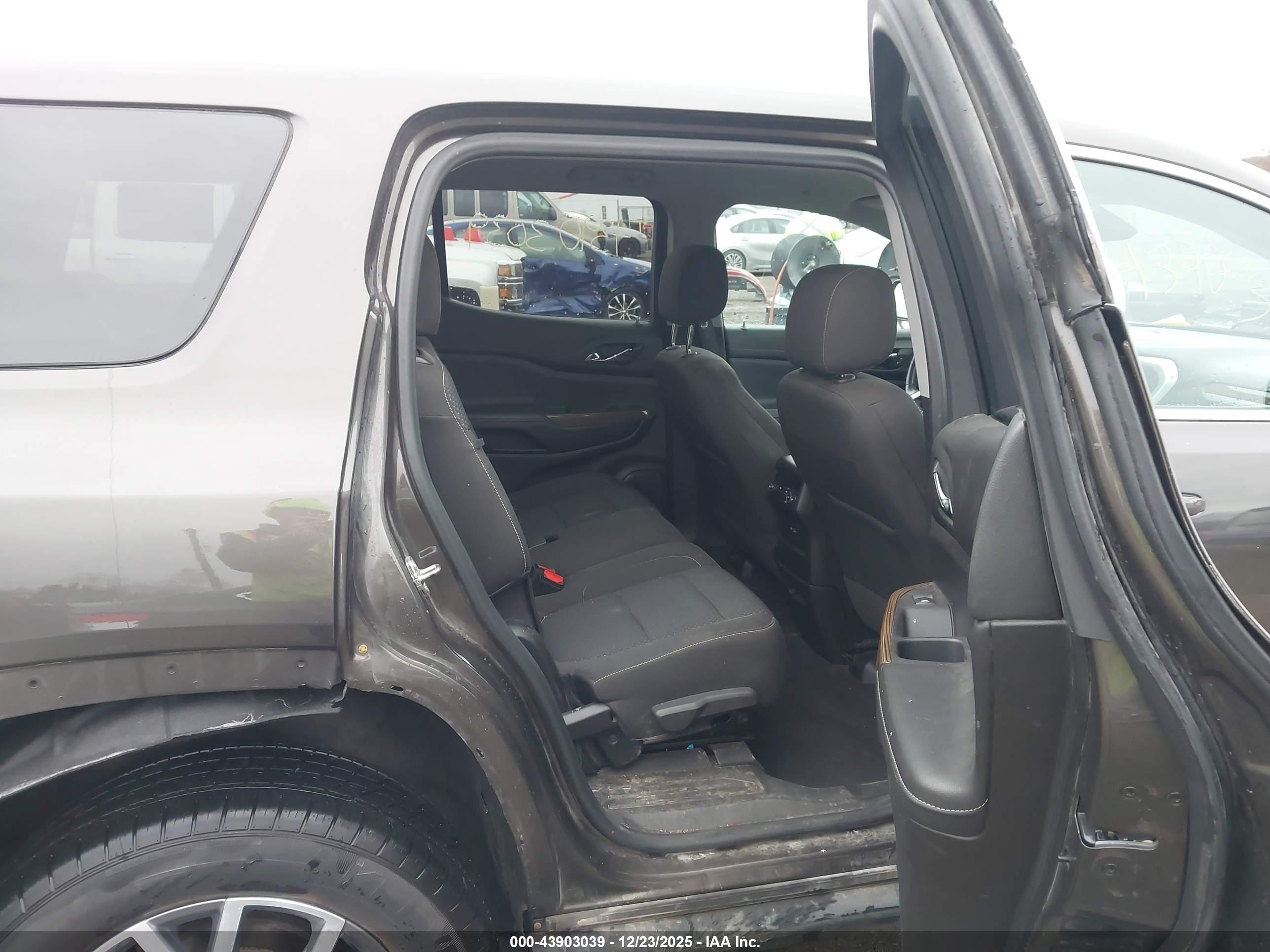 GMC ACADIA image 8