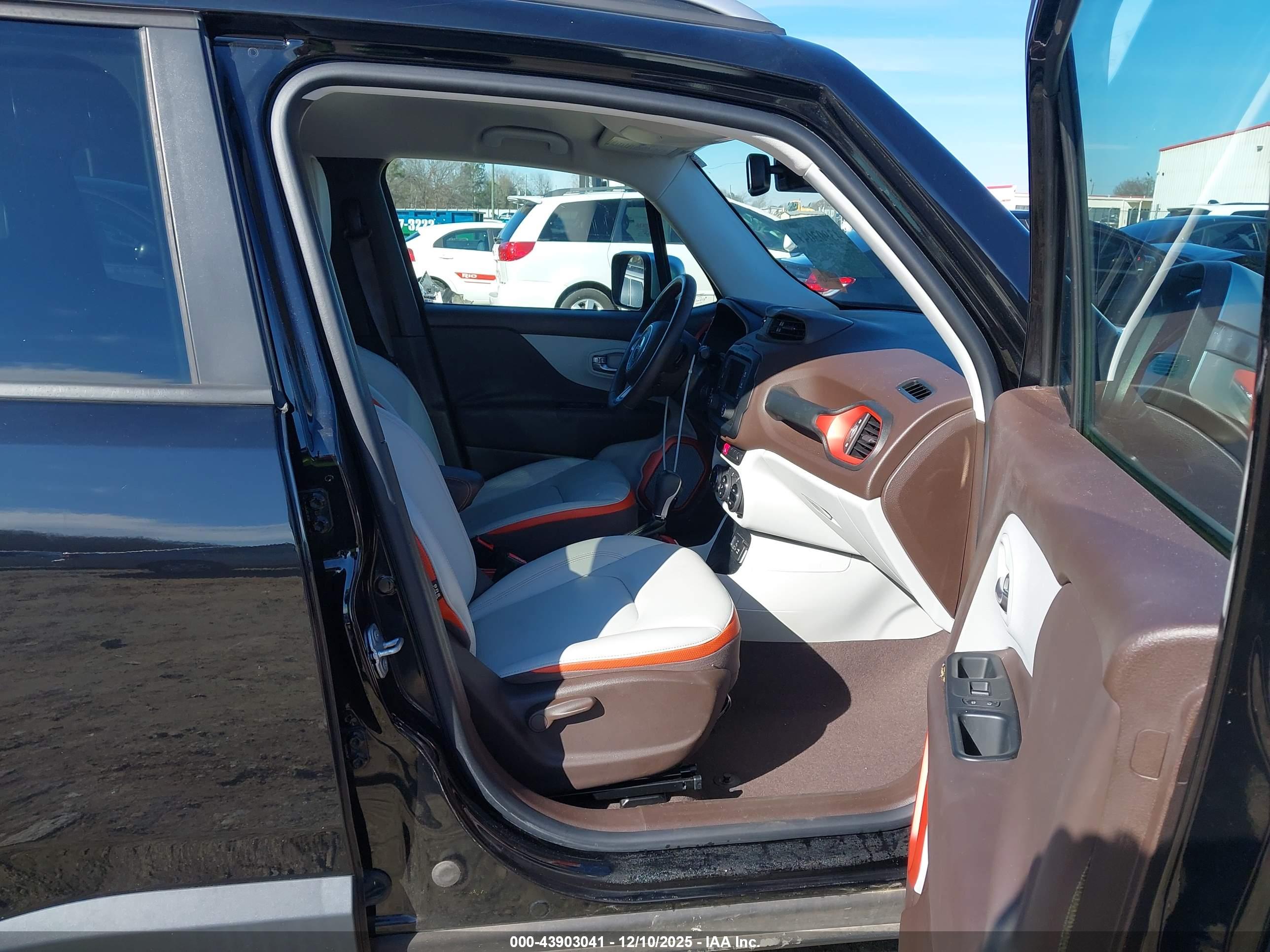 JEEP RENEGADE image 5