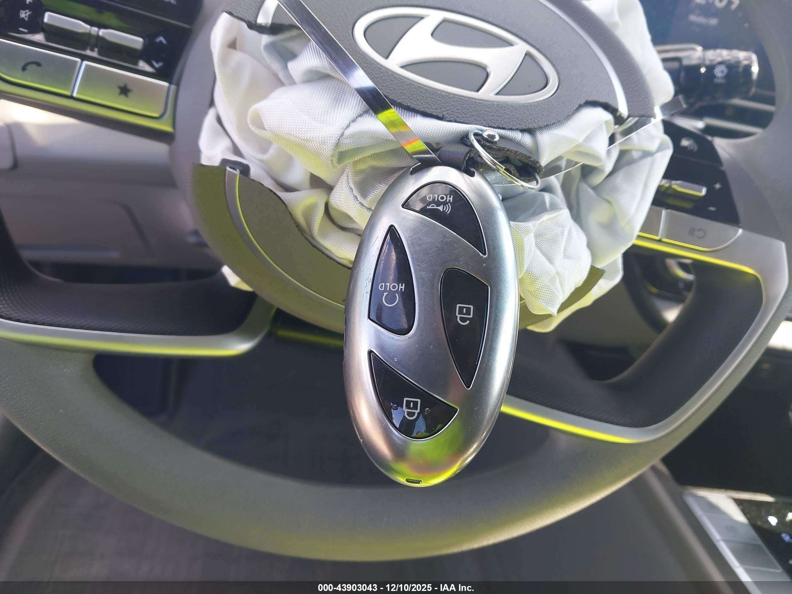 HYUNDAI ELANTRA image 11