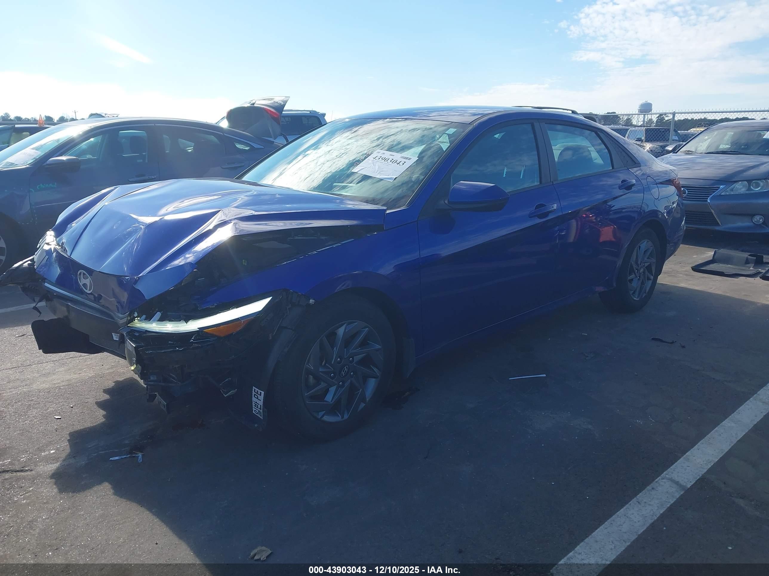 HYUNDAI ELANTRA image 2