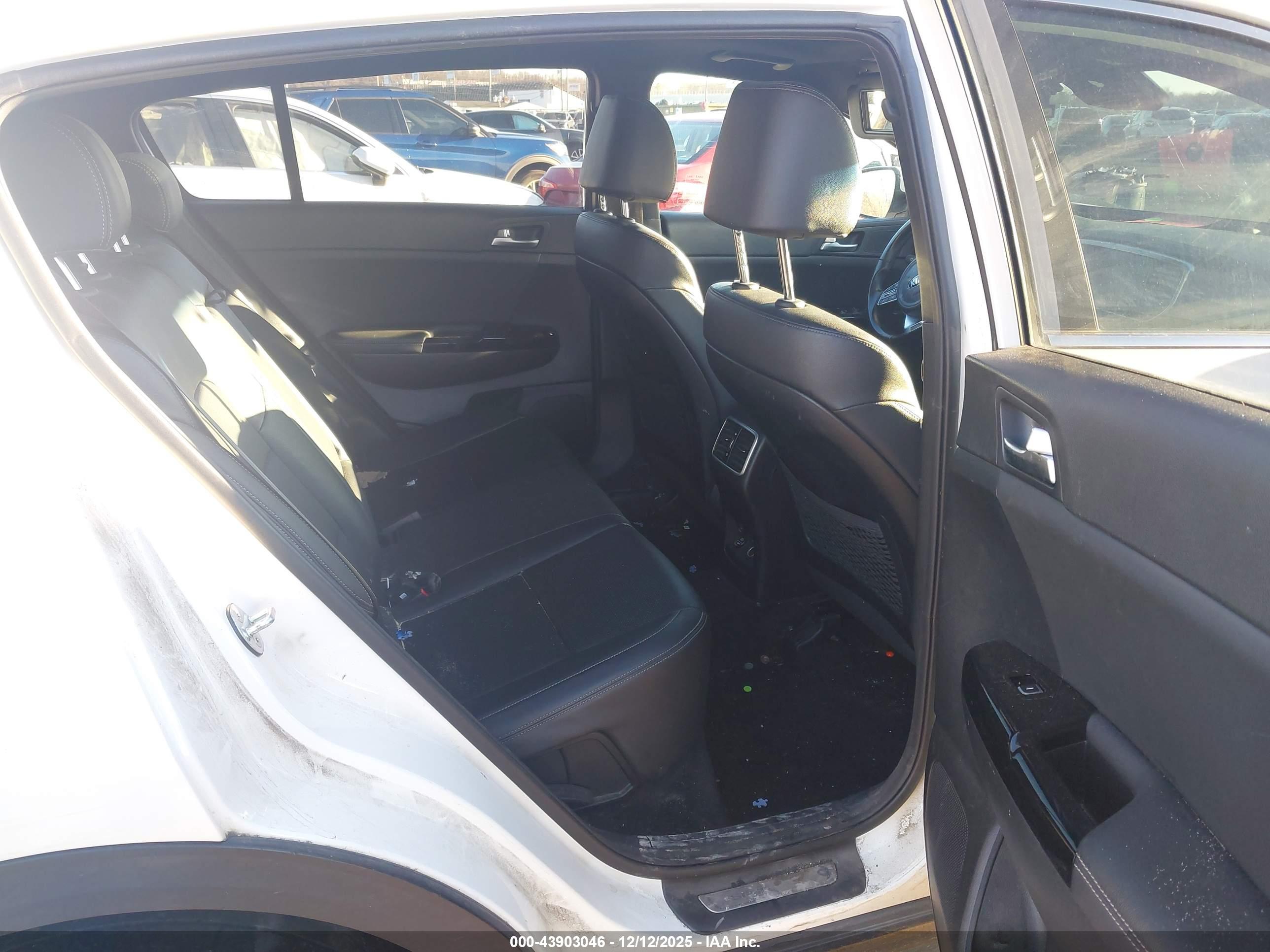 KIA SPORTAGE image 8