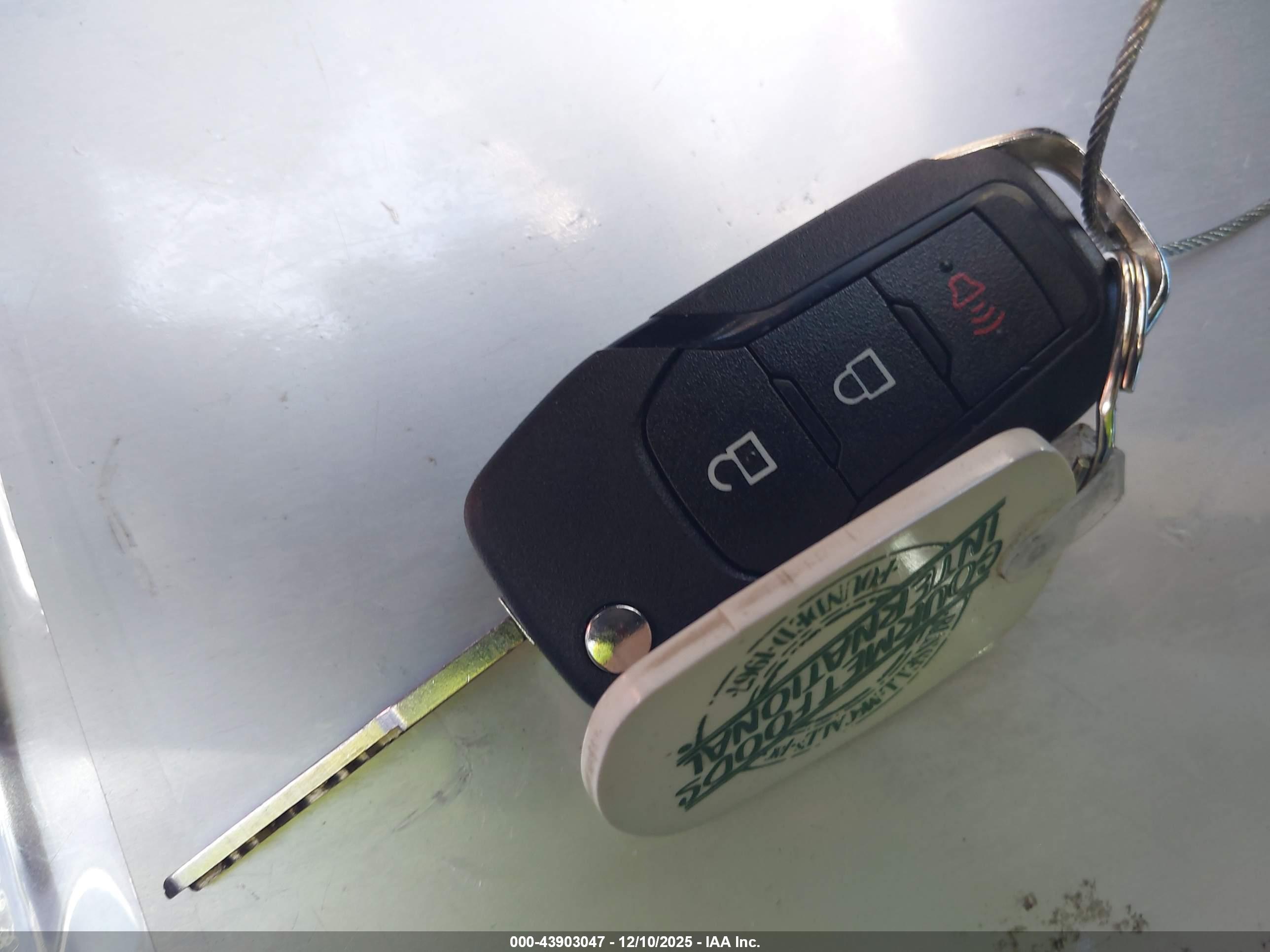 FORD FUSION image 11