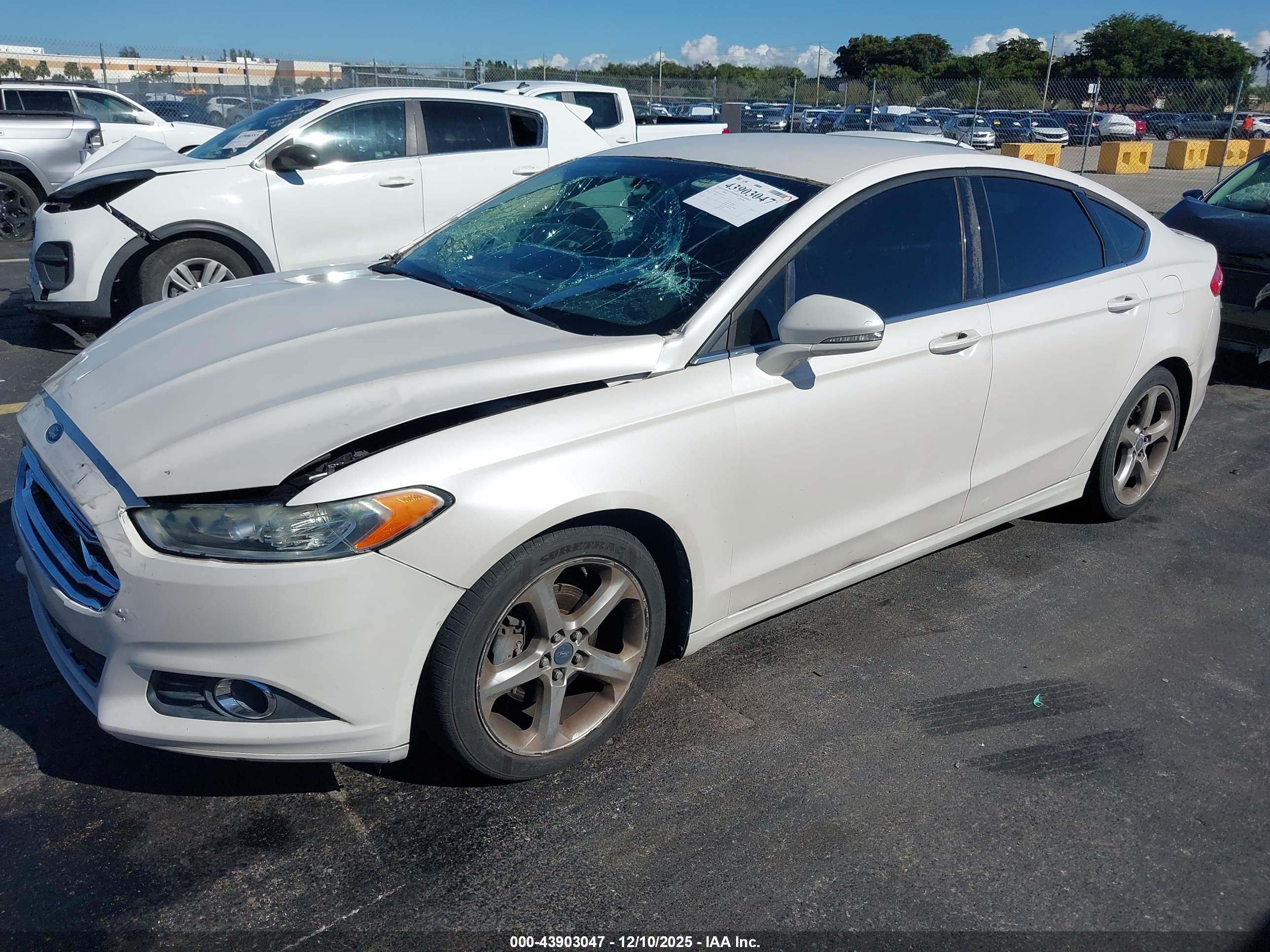 FORD FUSION image 2
