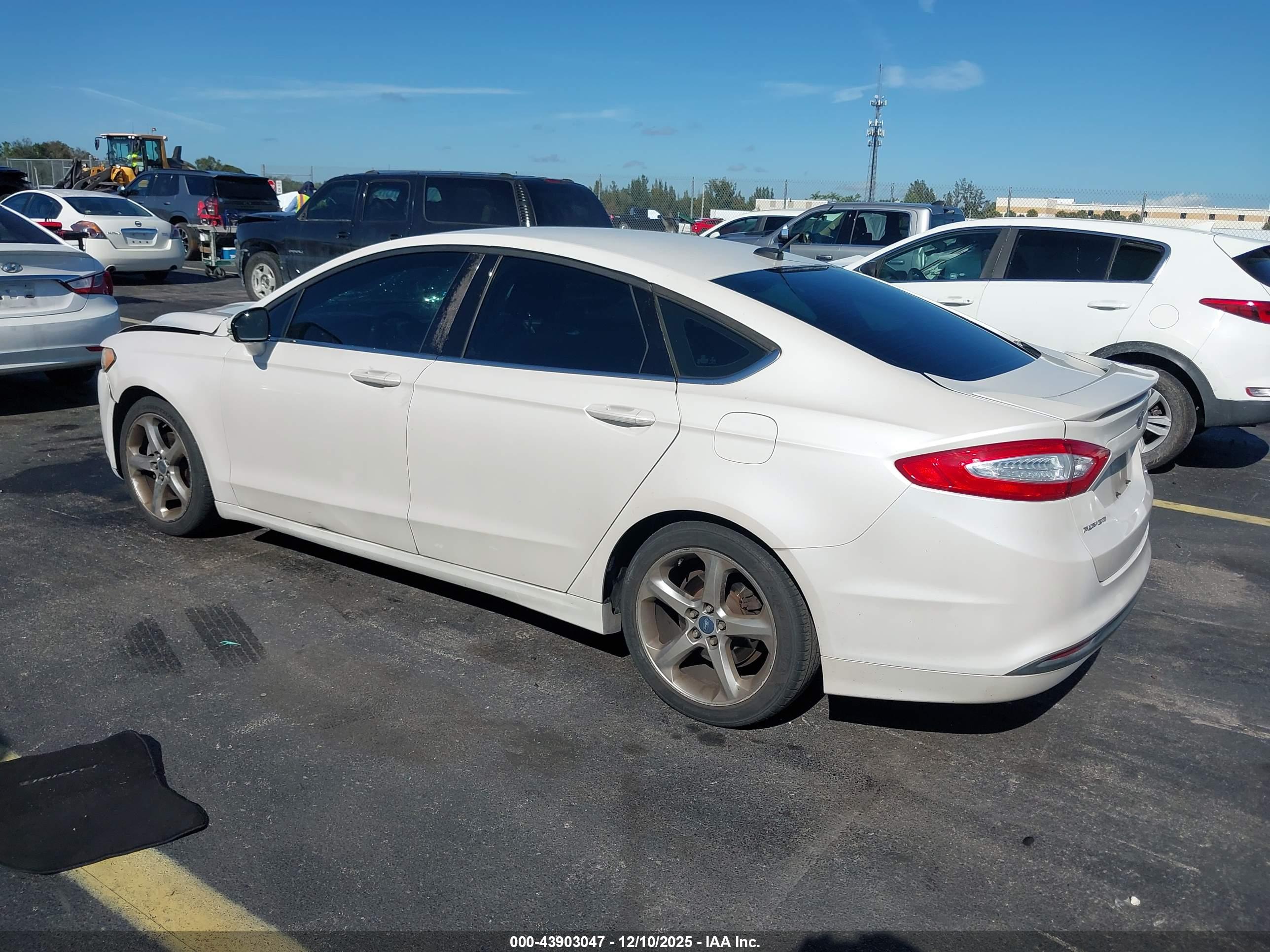 FORD FUSION image 3