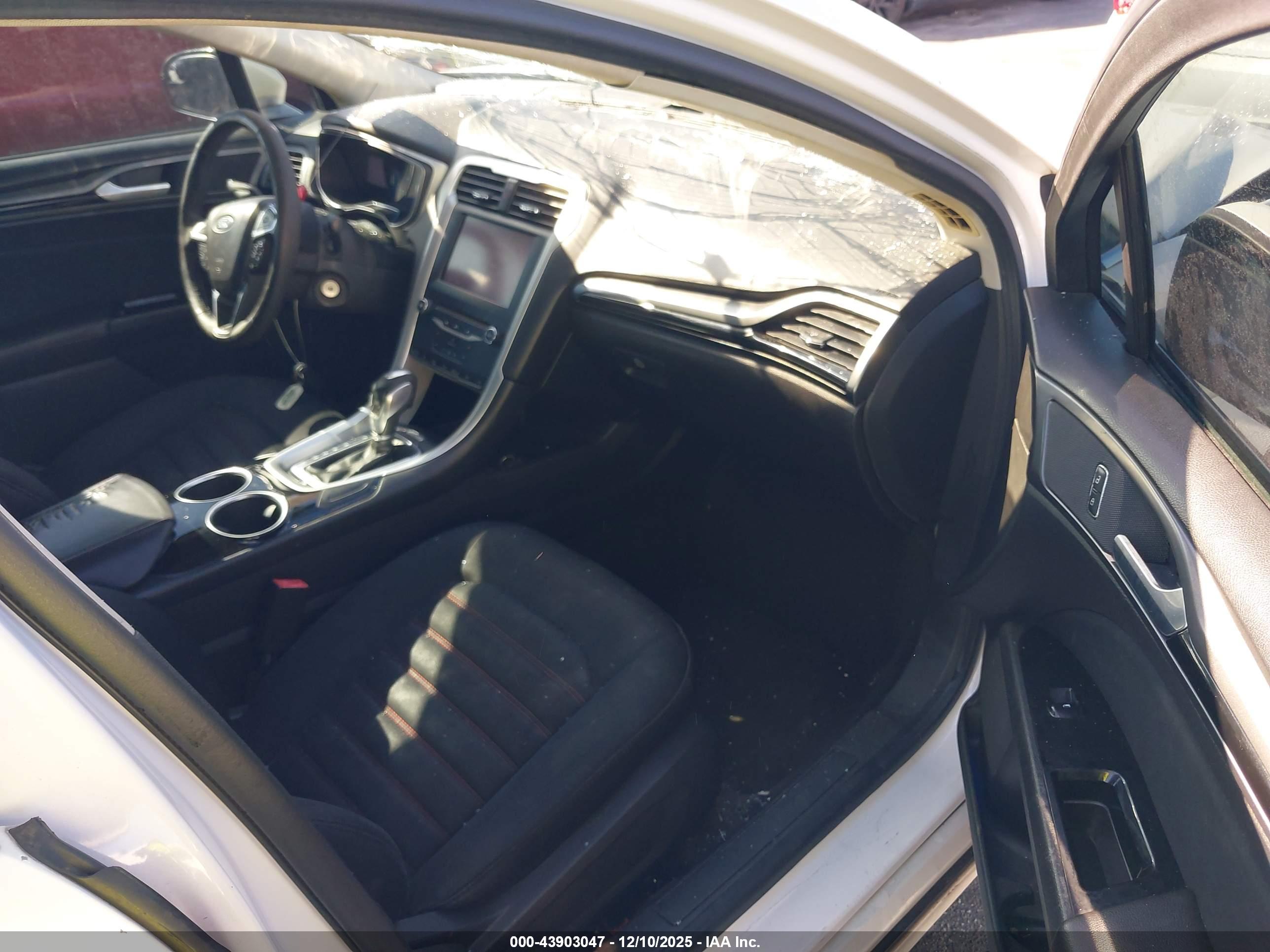 FORD FUSION image 5