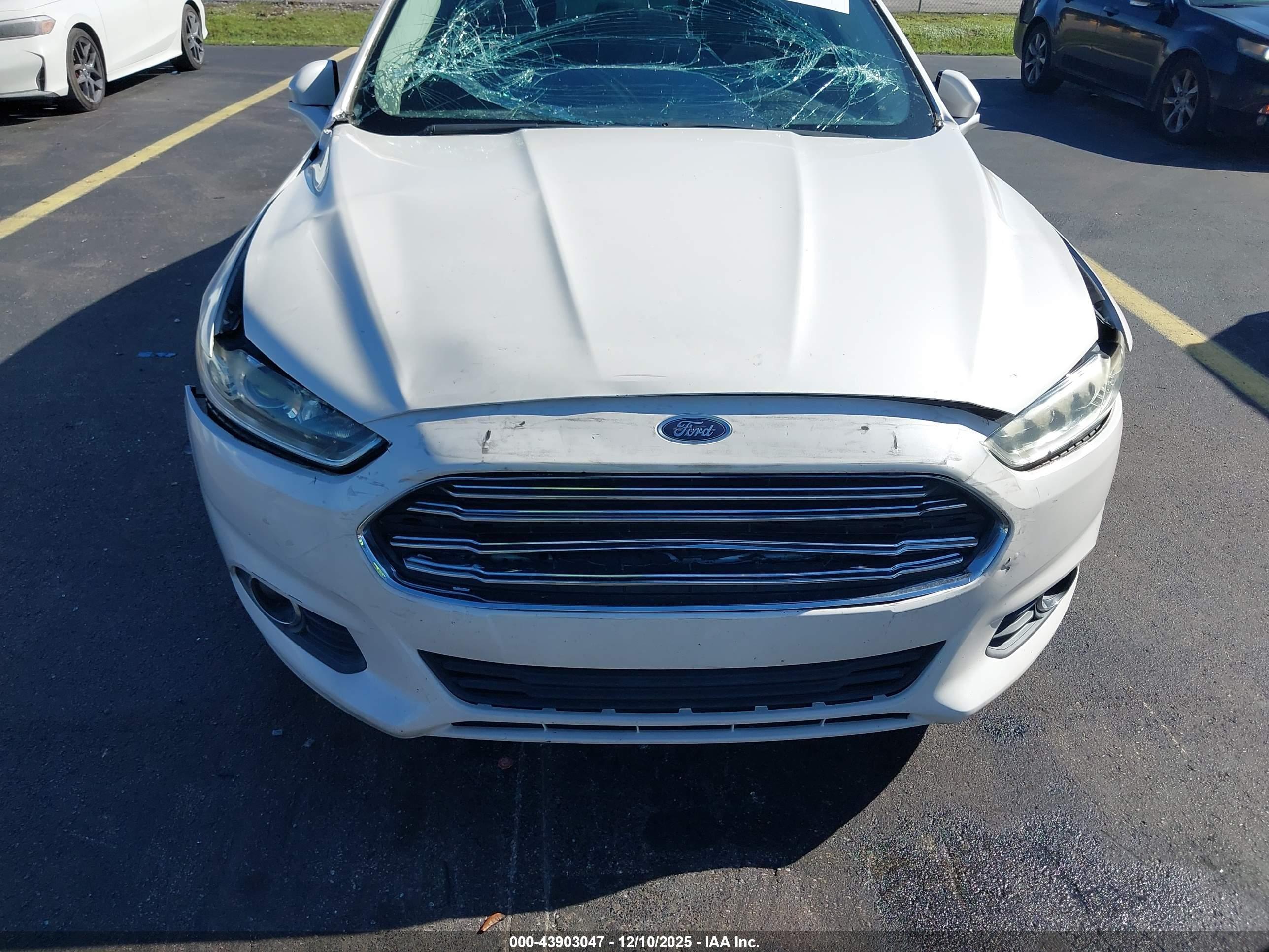FORD FUSION image 6