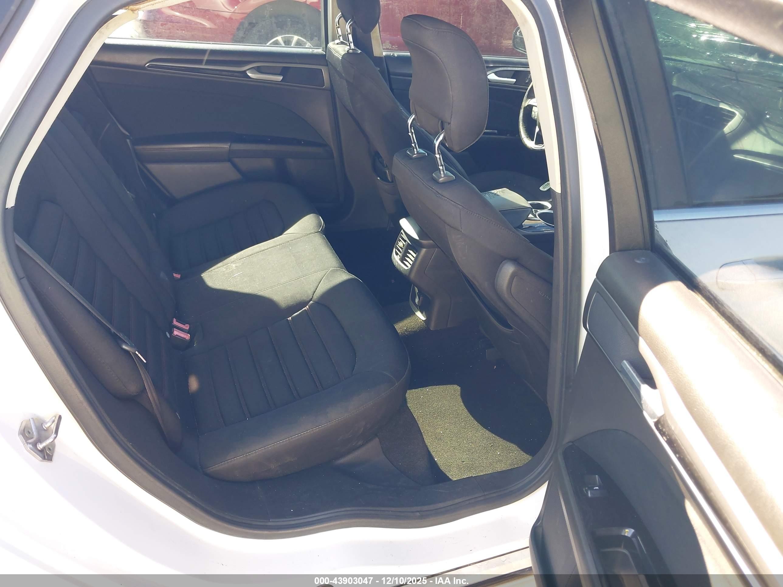 FORD FUSION image 8