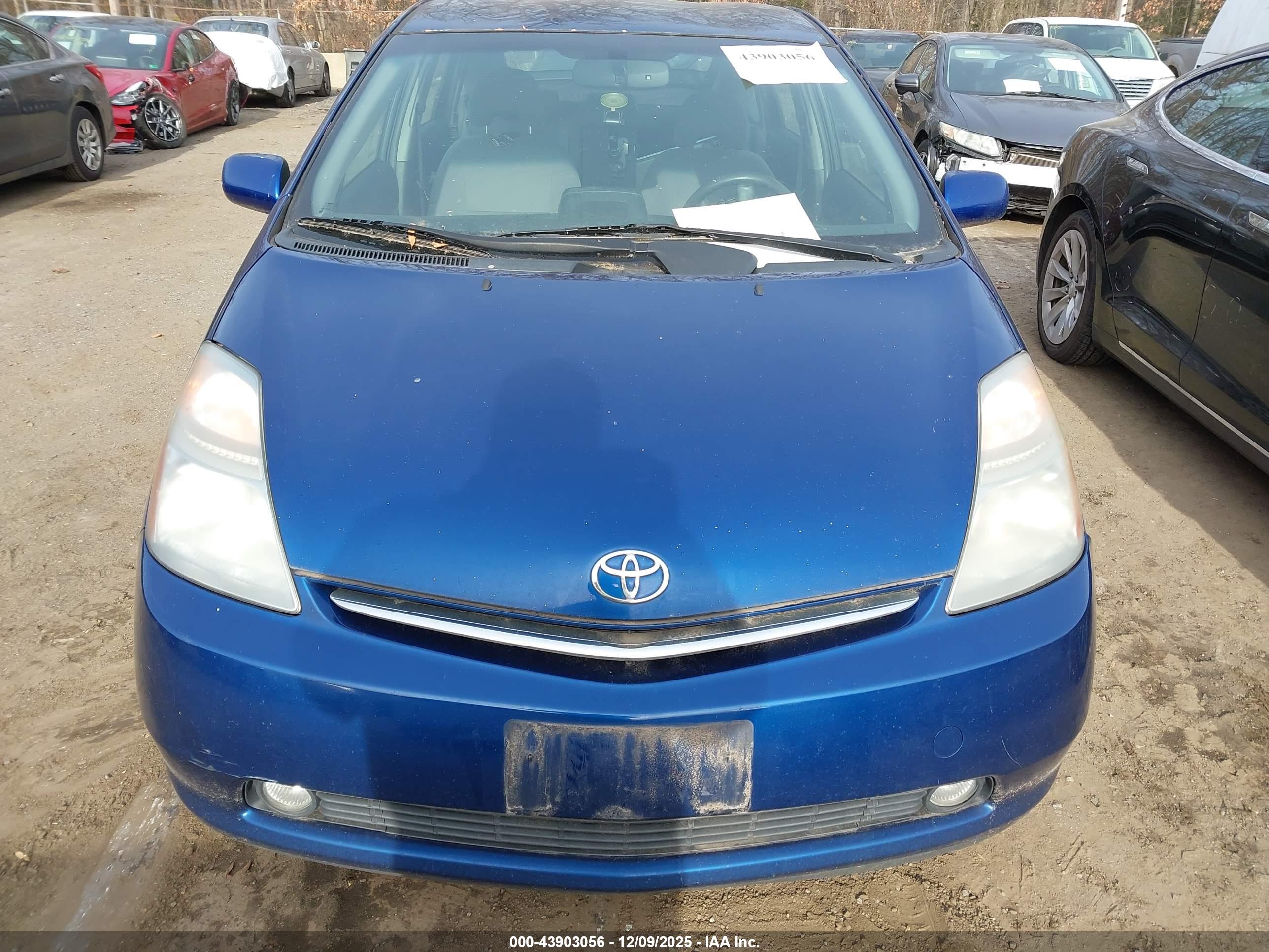 TOYOTA PRIUS image 6