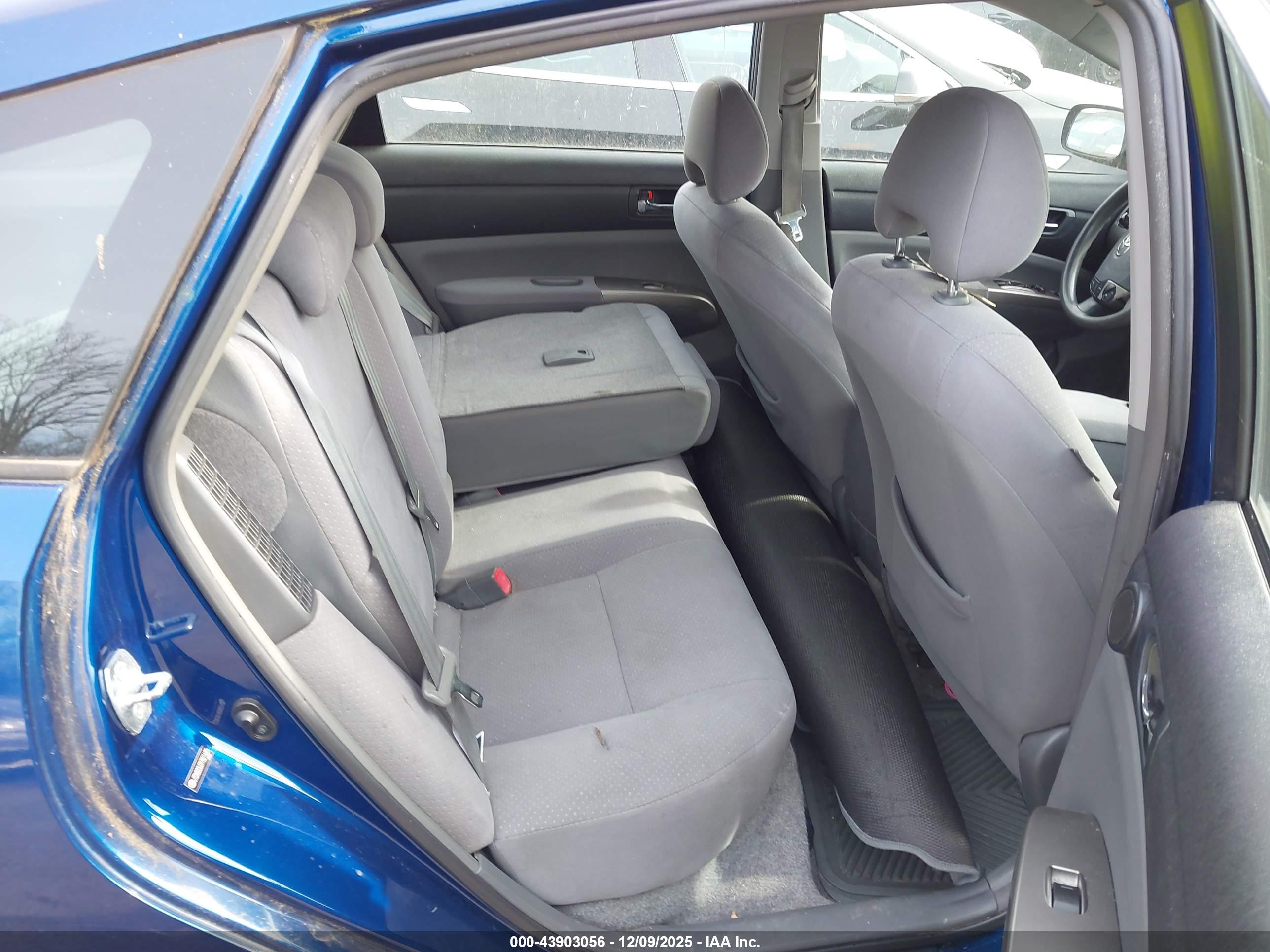 TOYOTA PRIUS image 8