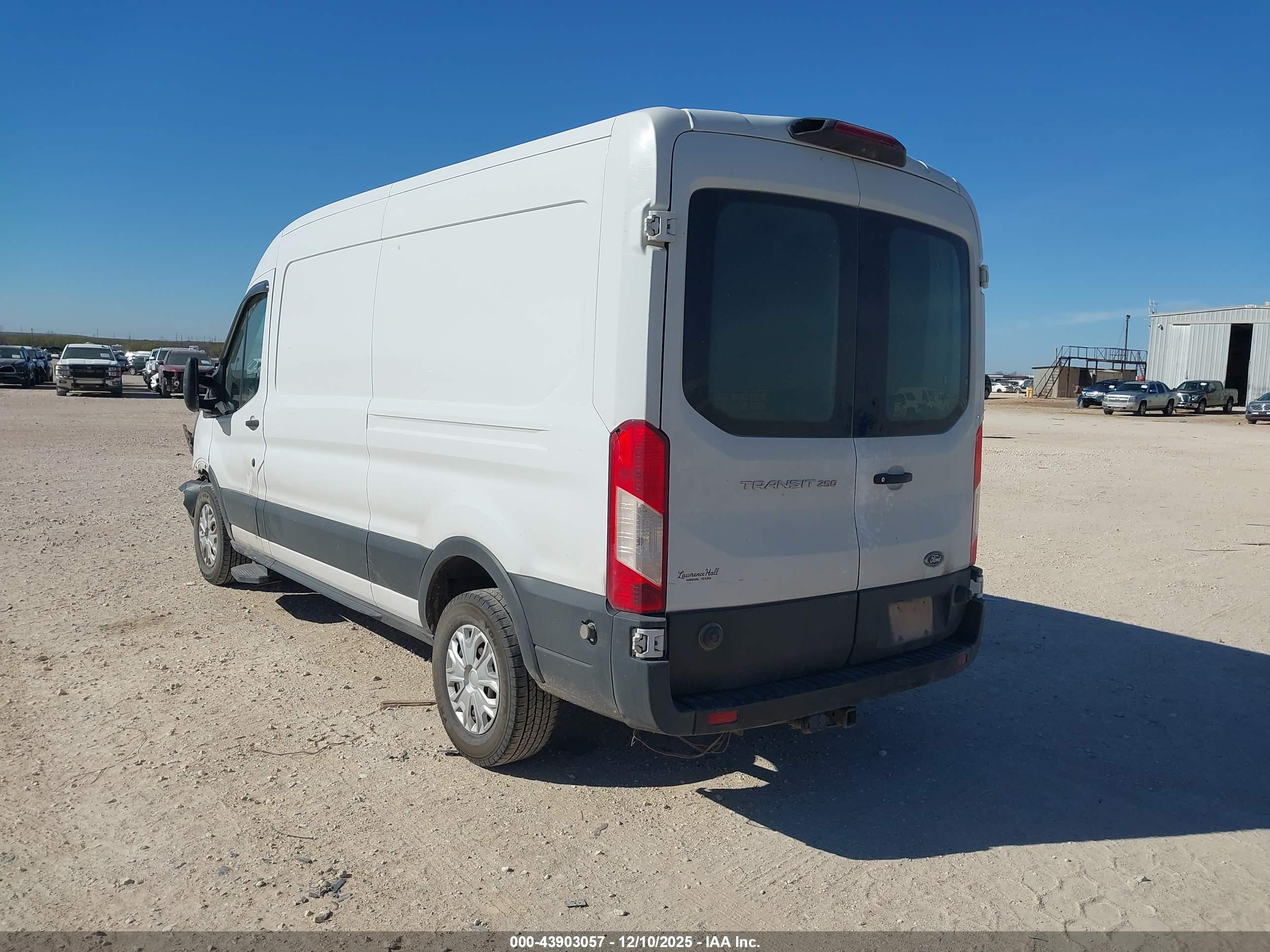 FORD TRANSIT-250 image 3