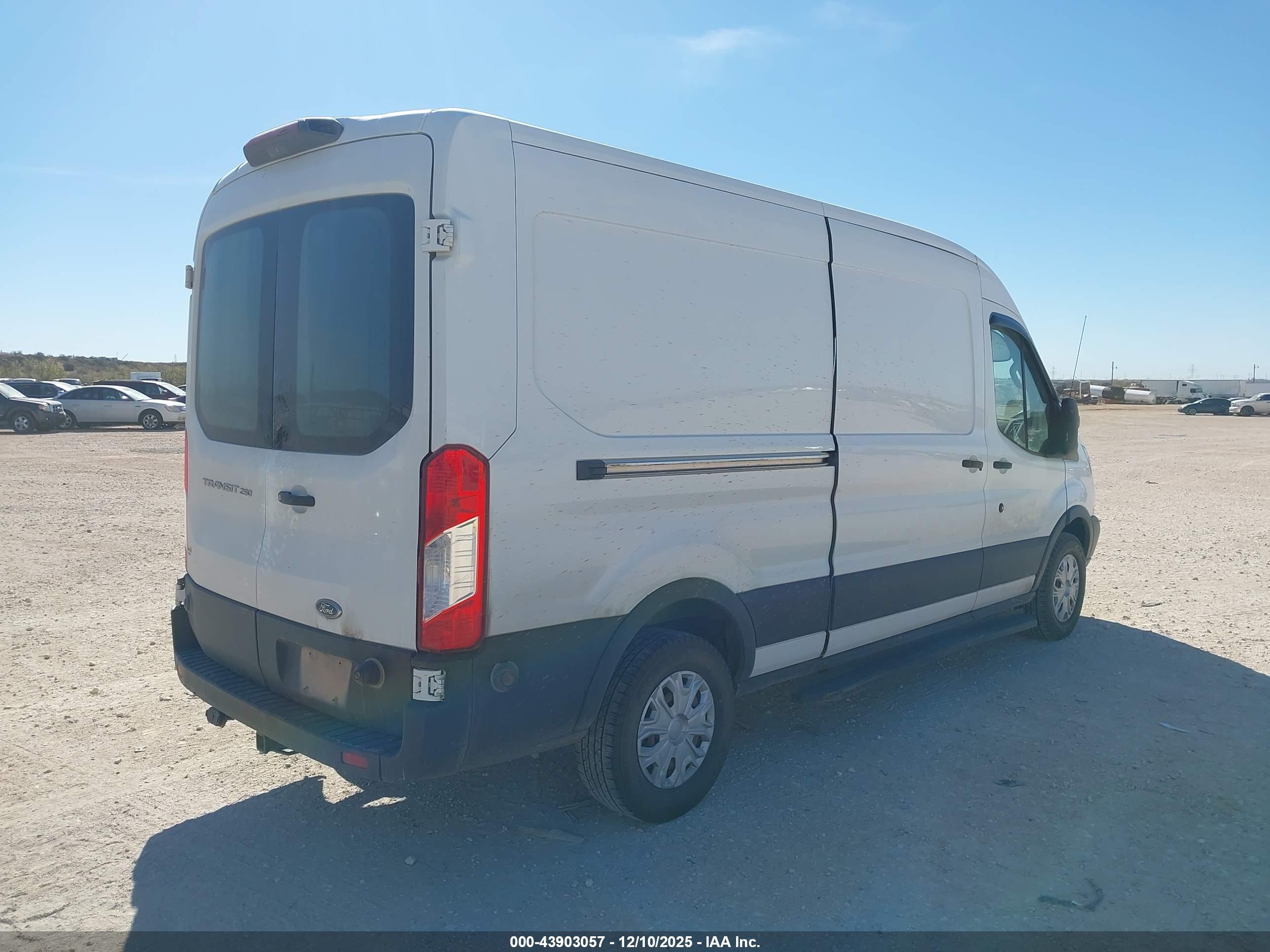 FORD TRANSIT-250 image 4