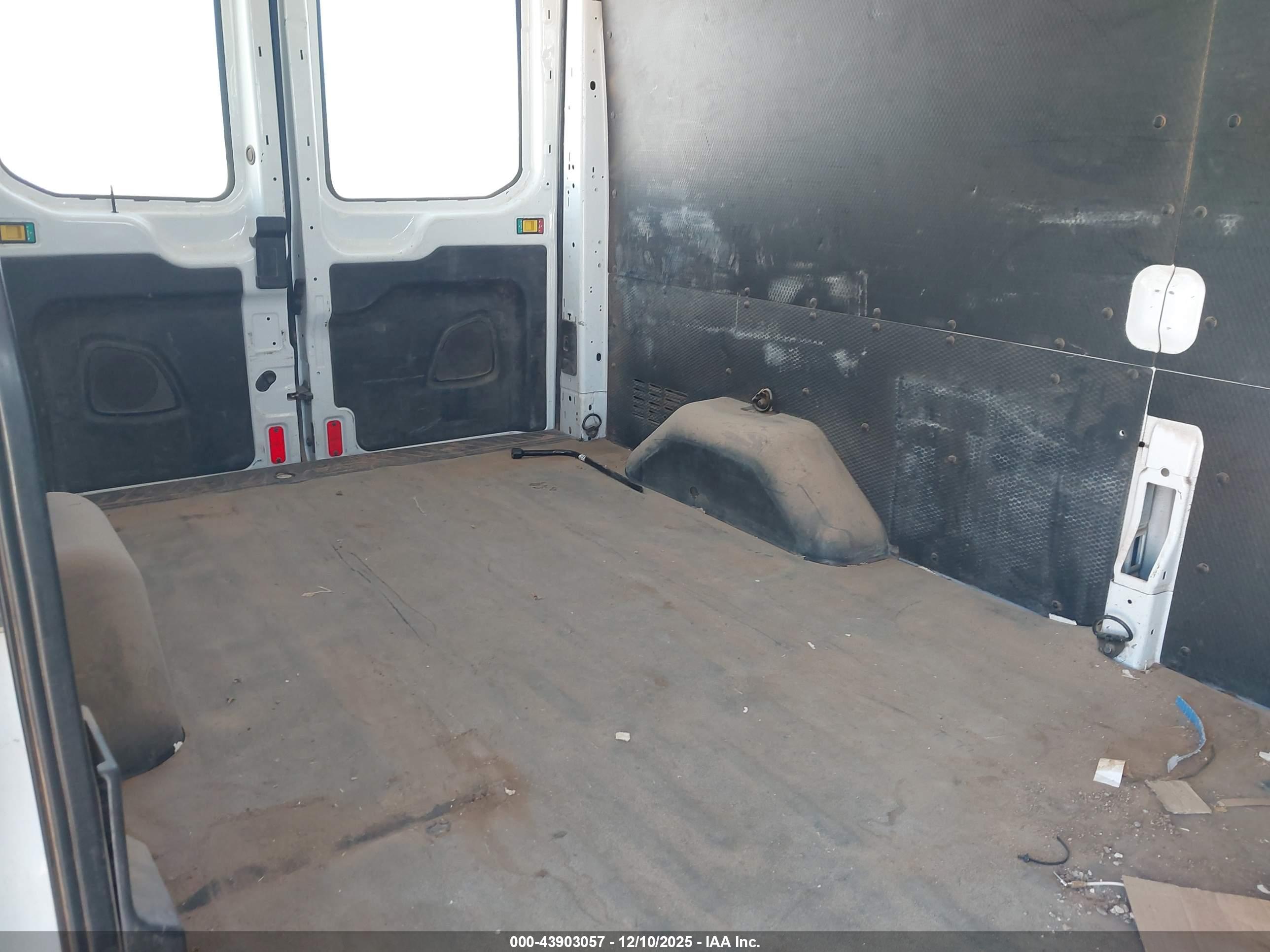 FORD TRANSIT-250 image 8