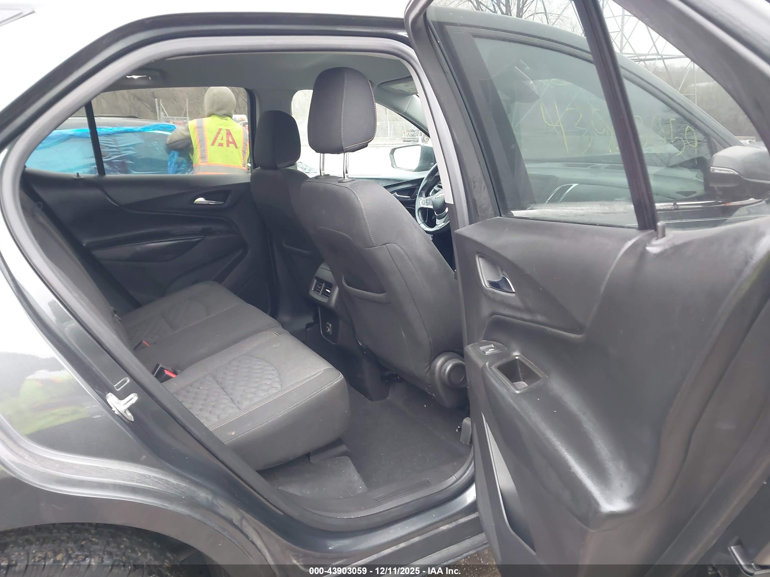 CHEVROLET EQUINOX image 8