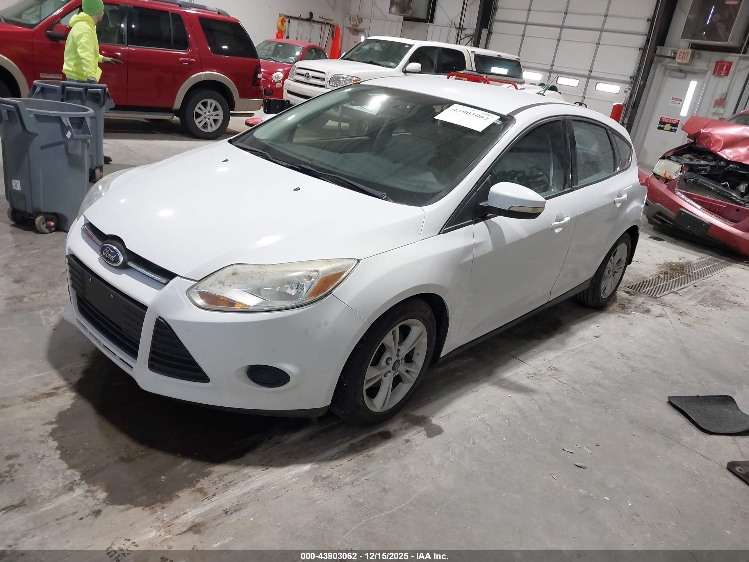 FORD FOCUS image 2
