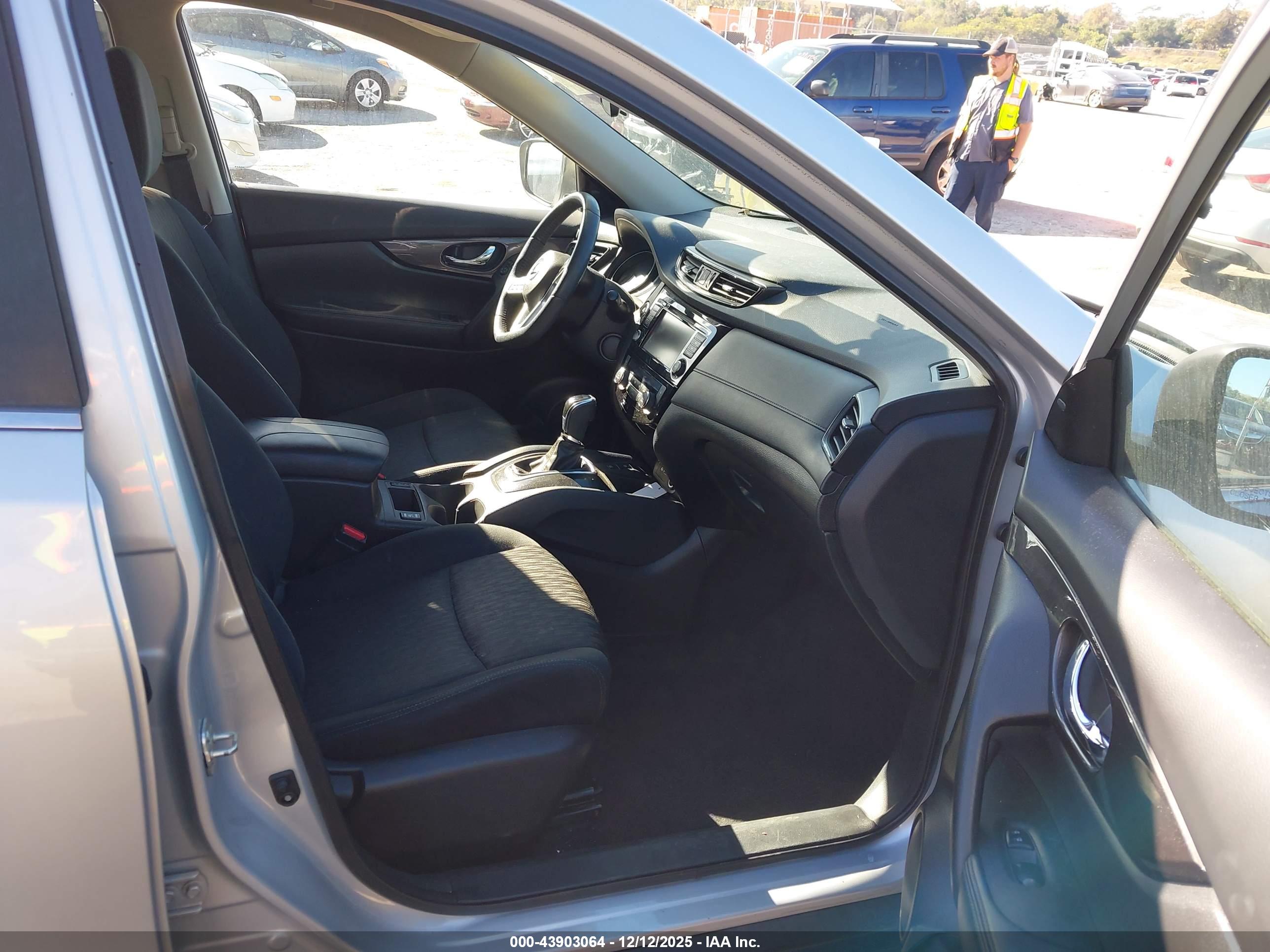 NISSAN ROGUE image 5