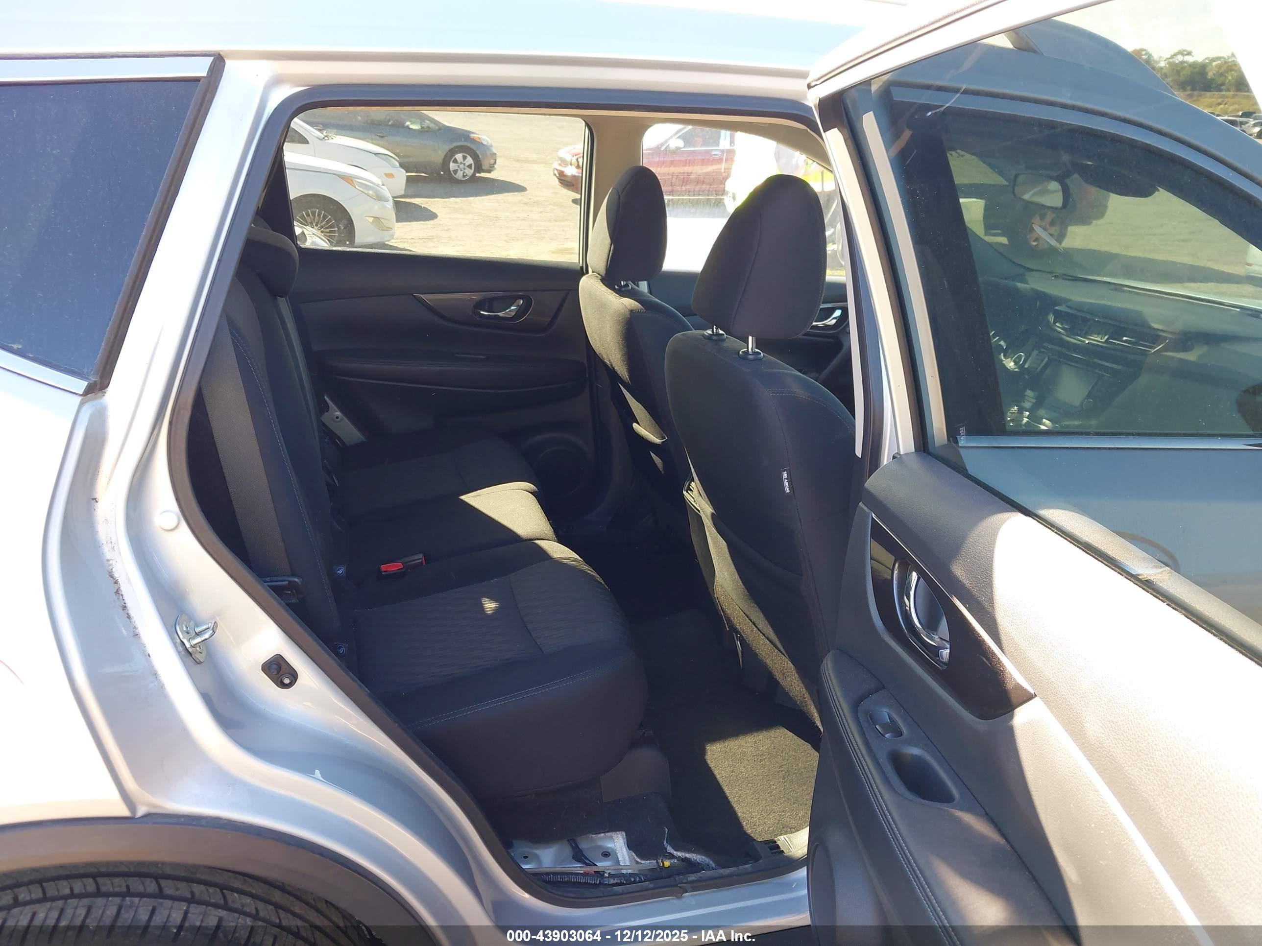 NISSAN ROGUE image 8