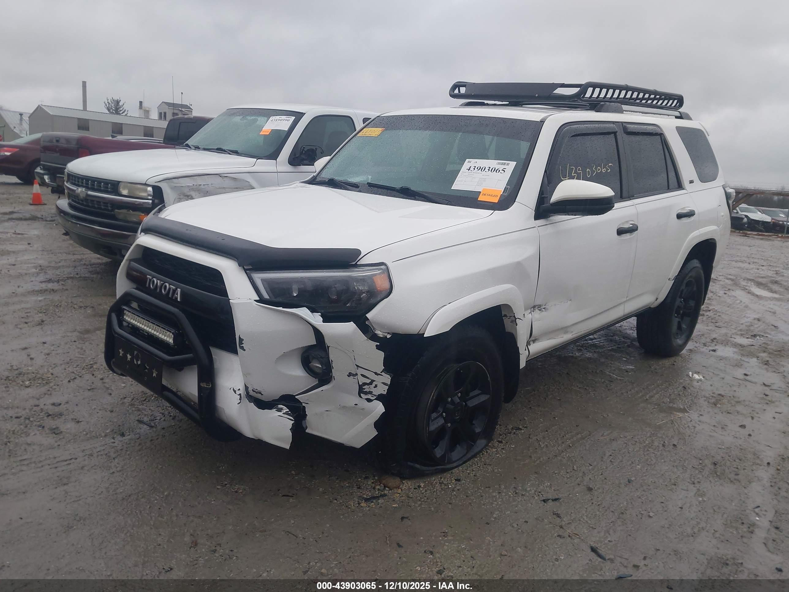 TOYOTA 4RUNNER image 2