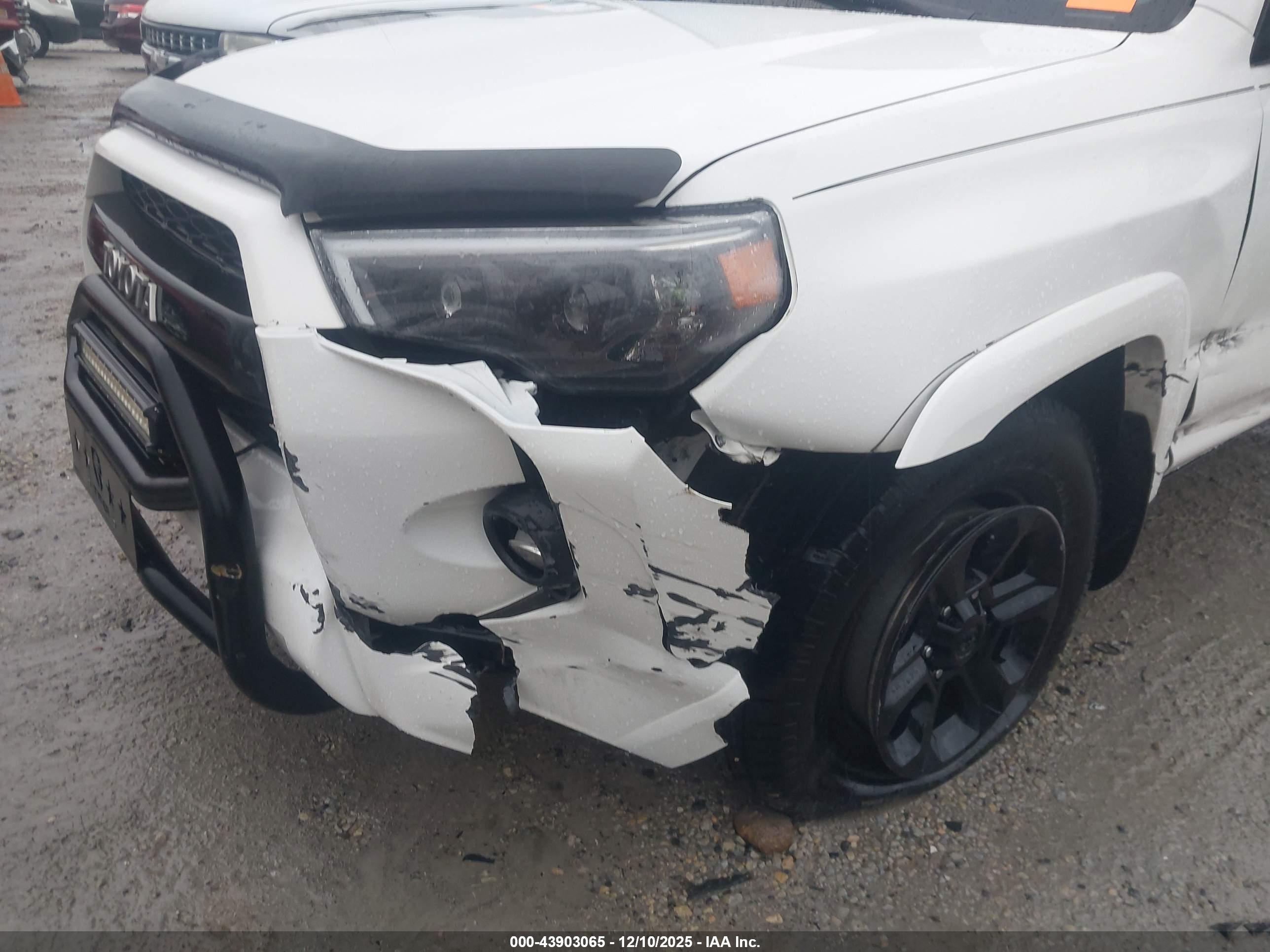 TOYOTA 4RUNNER image 6