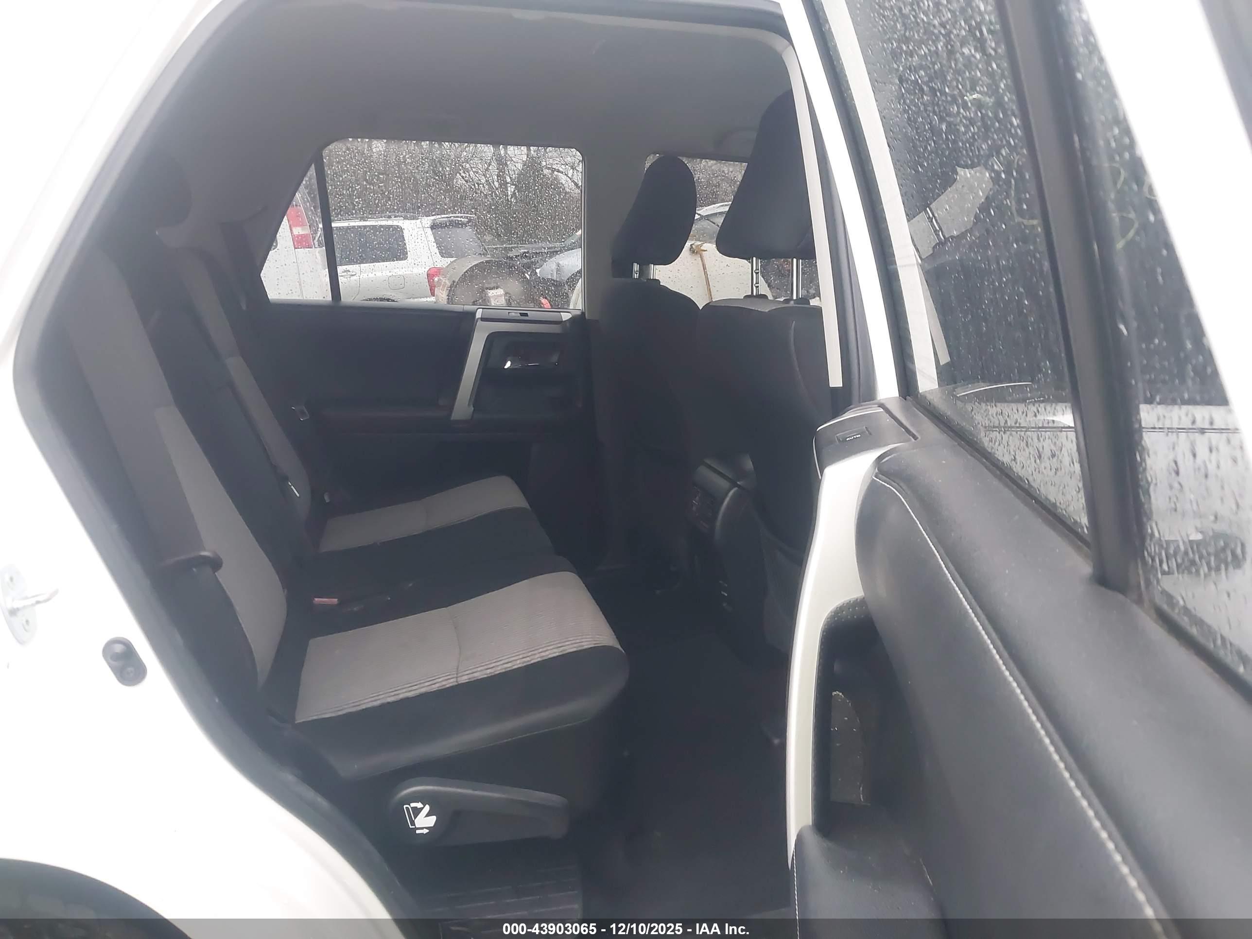 TOYOTA 4RUNNER image 8