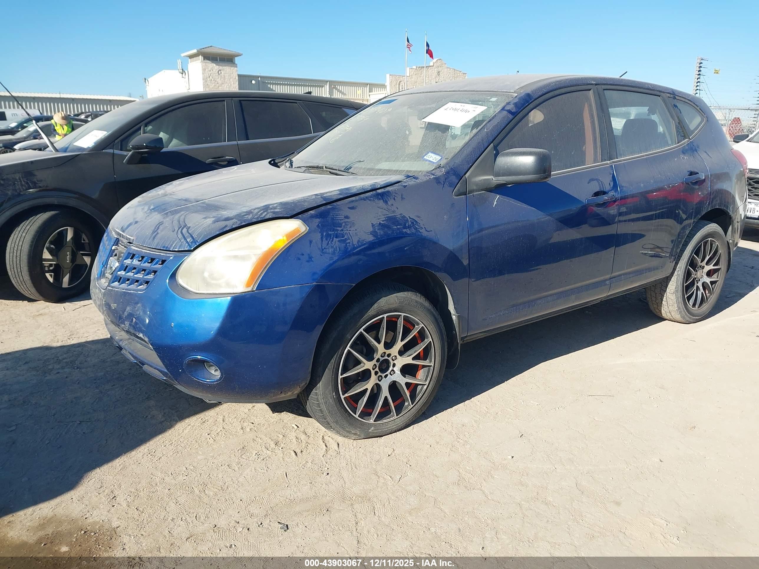 NISSAN ROGUE image 2