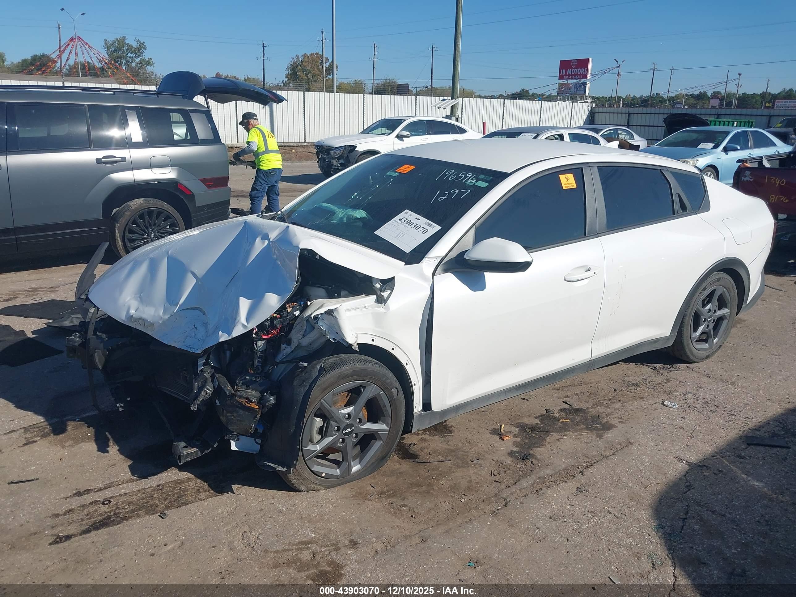 KIA K4 image 2