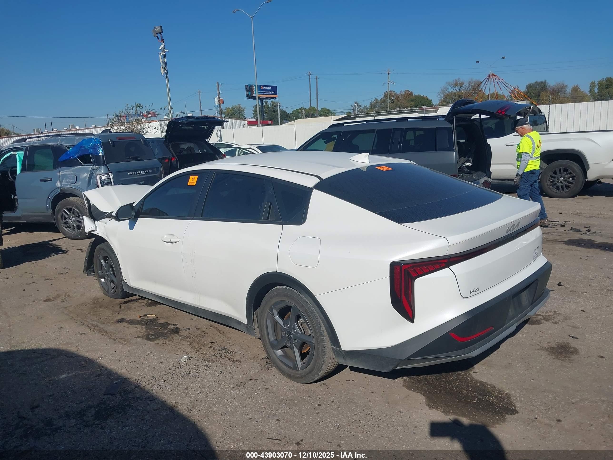 KIA K4 image 3