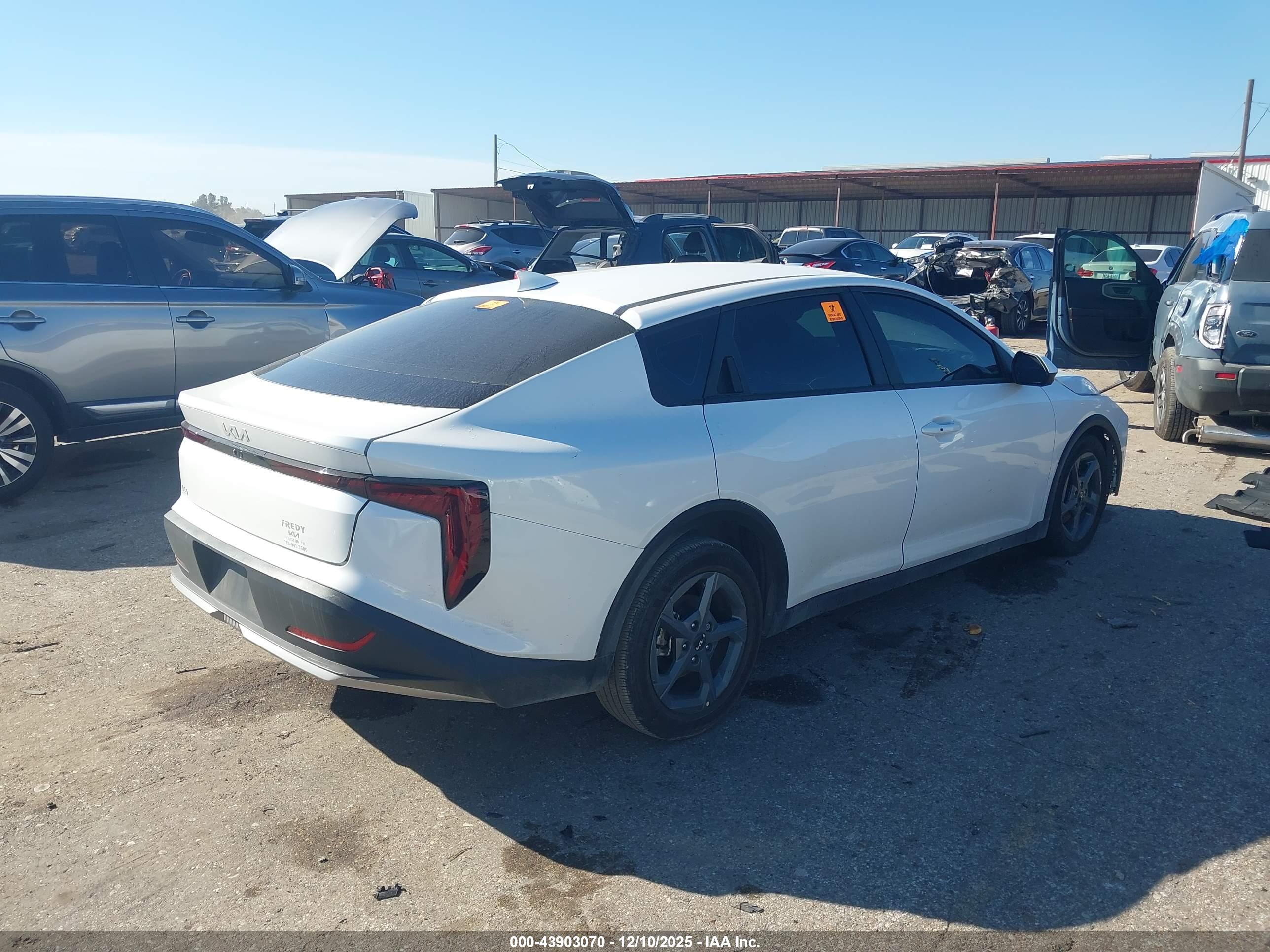 KIA K4 image 4