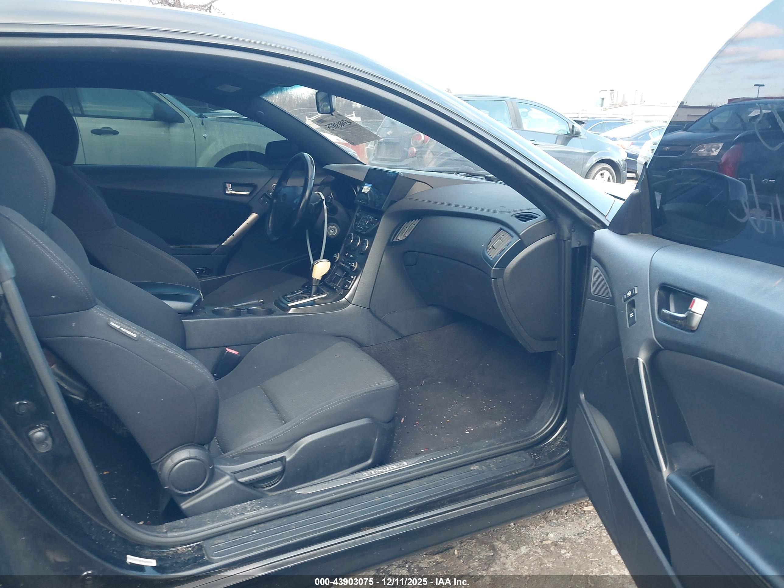HYUNDAI GENESIS image 5