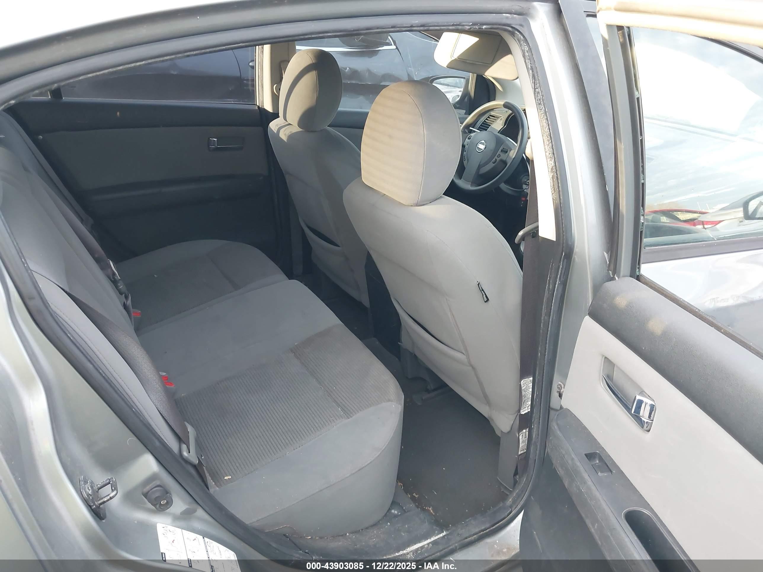 NISSAN SENTRA image 8