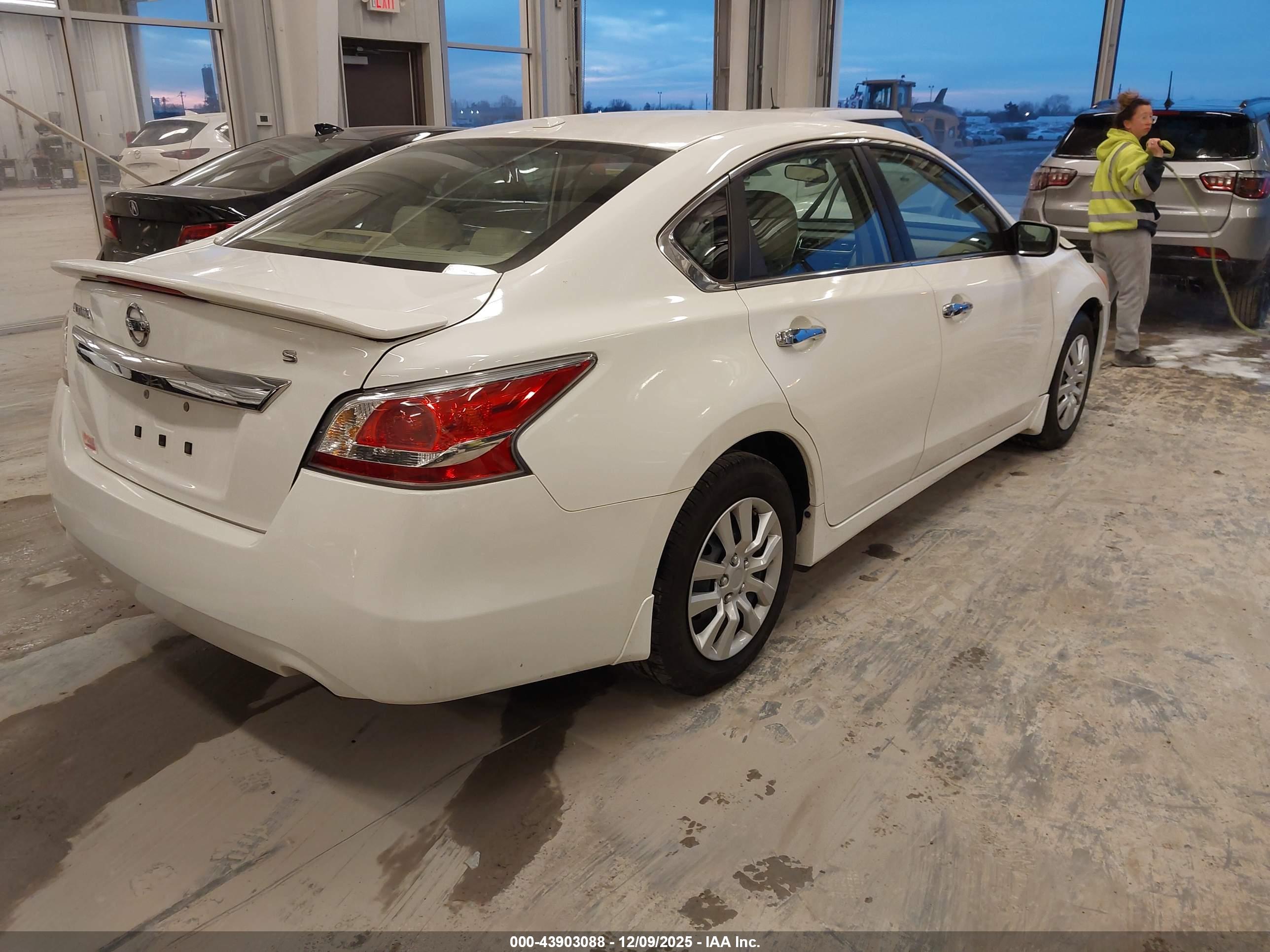NISSAN ALTIMA image 4