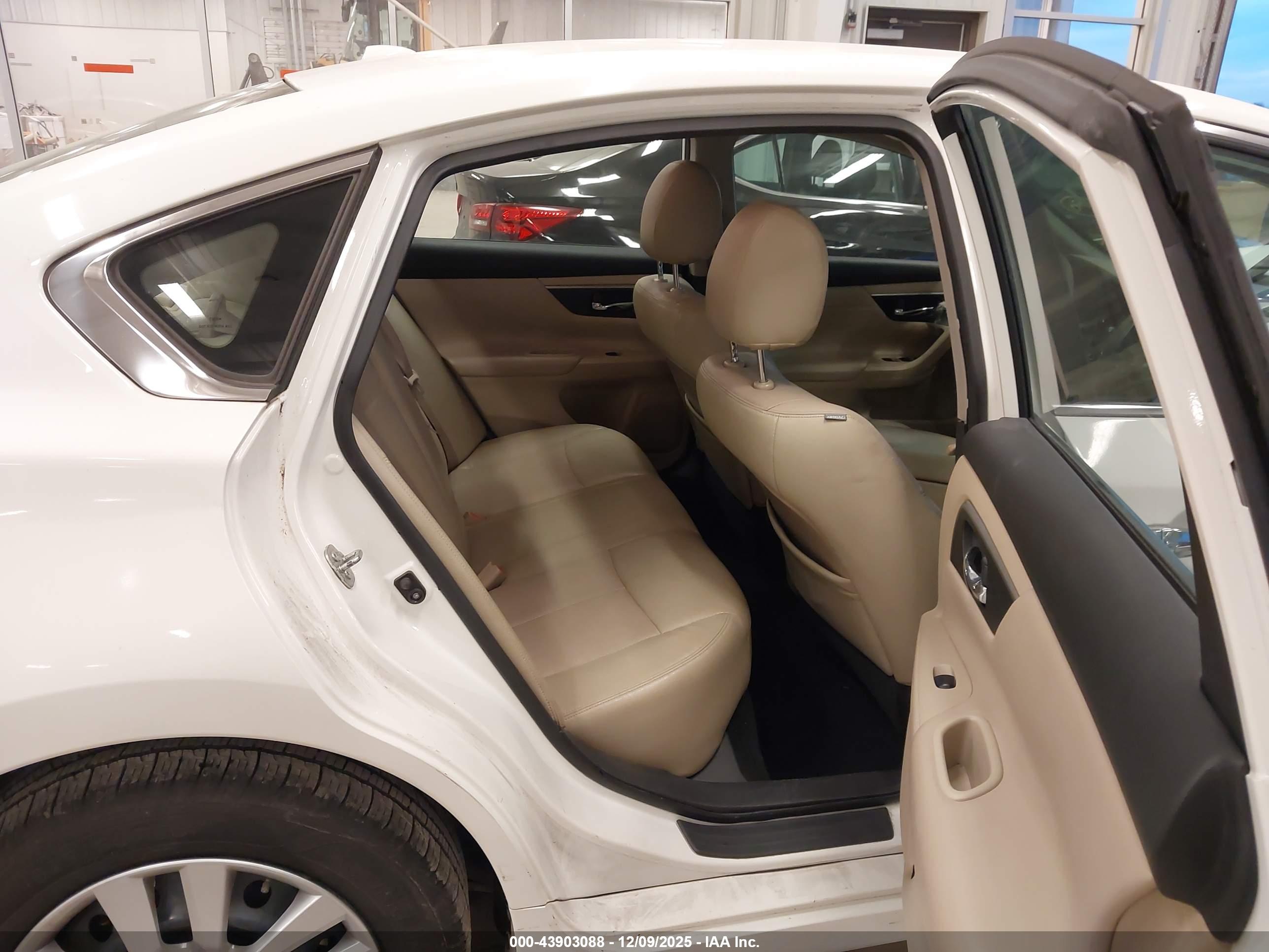 NISSAN ALTIMA image 8